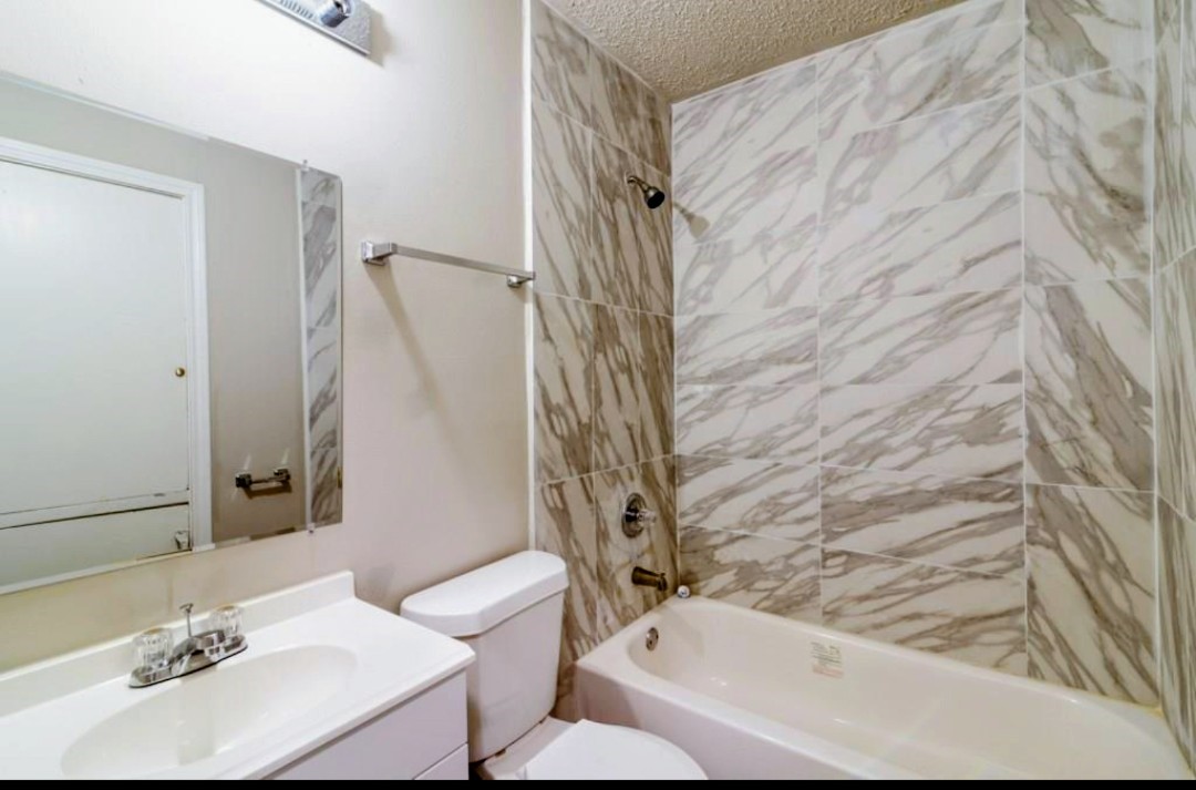 5327 Bell Street 1 Property Photo 8