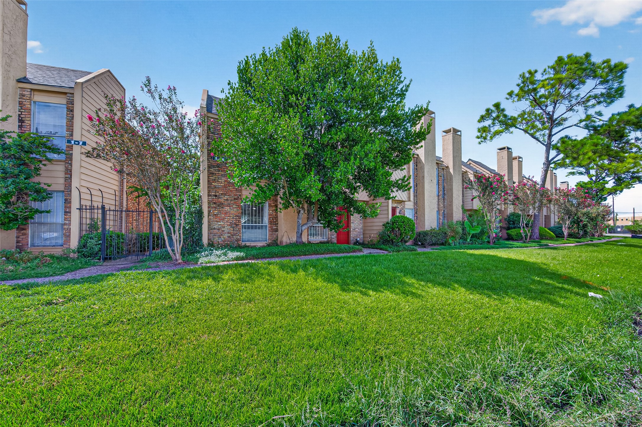 3303 W Greenridge Drive 8 Property Photo 3