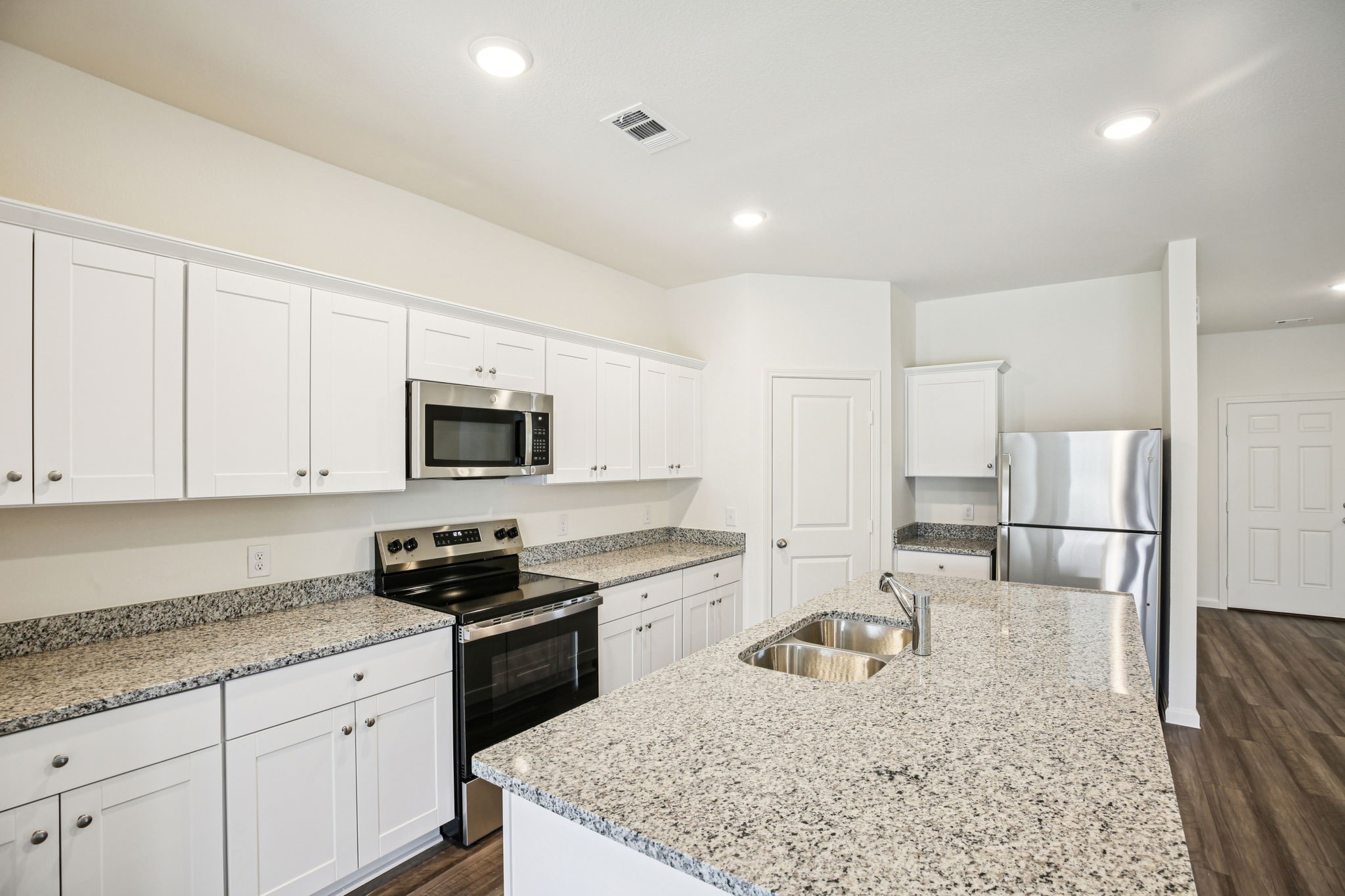 7719 Enchanted Pearl Drive Property Photo 3