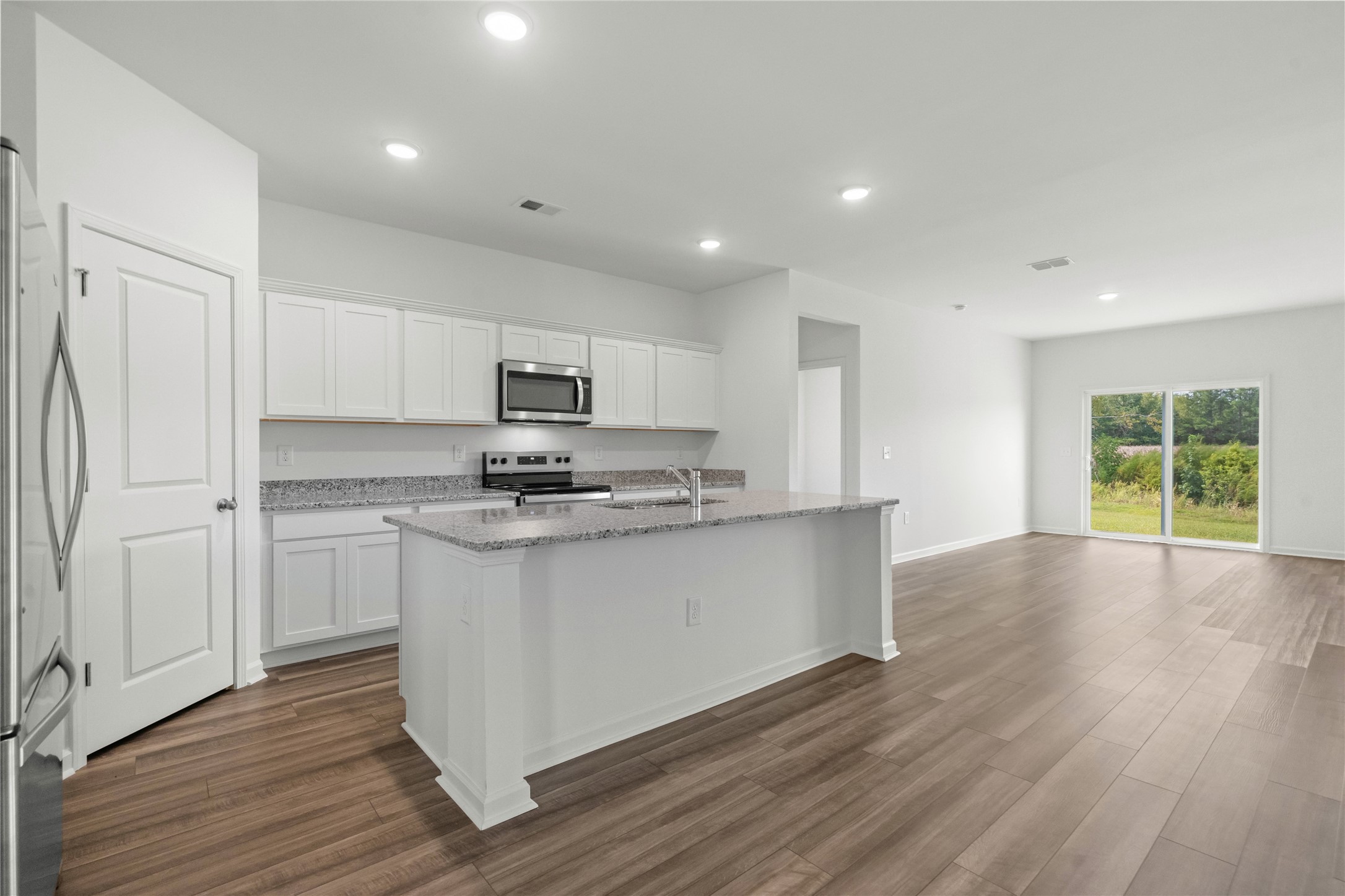 7719 Enchanted Pearl Drive Property Photo 4