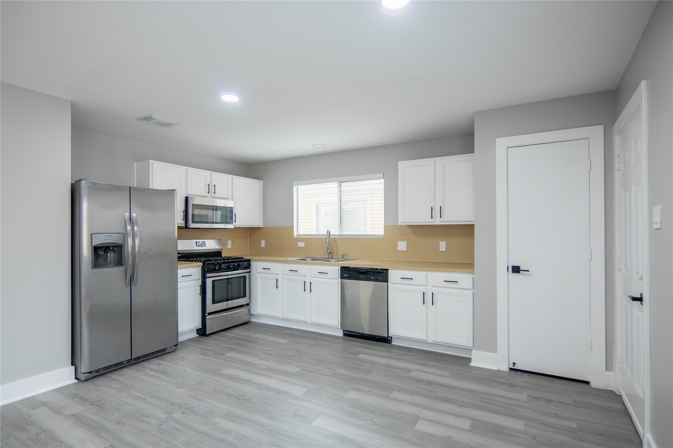 20911 Young Meadow Property Photo 8