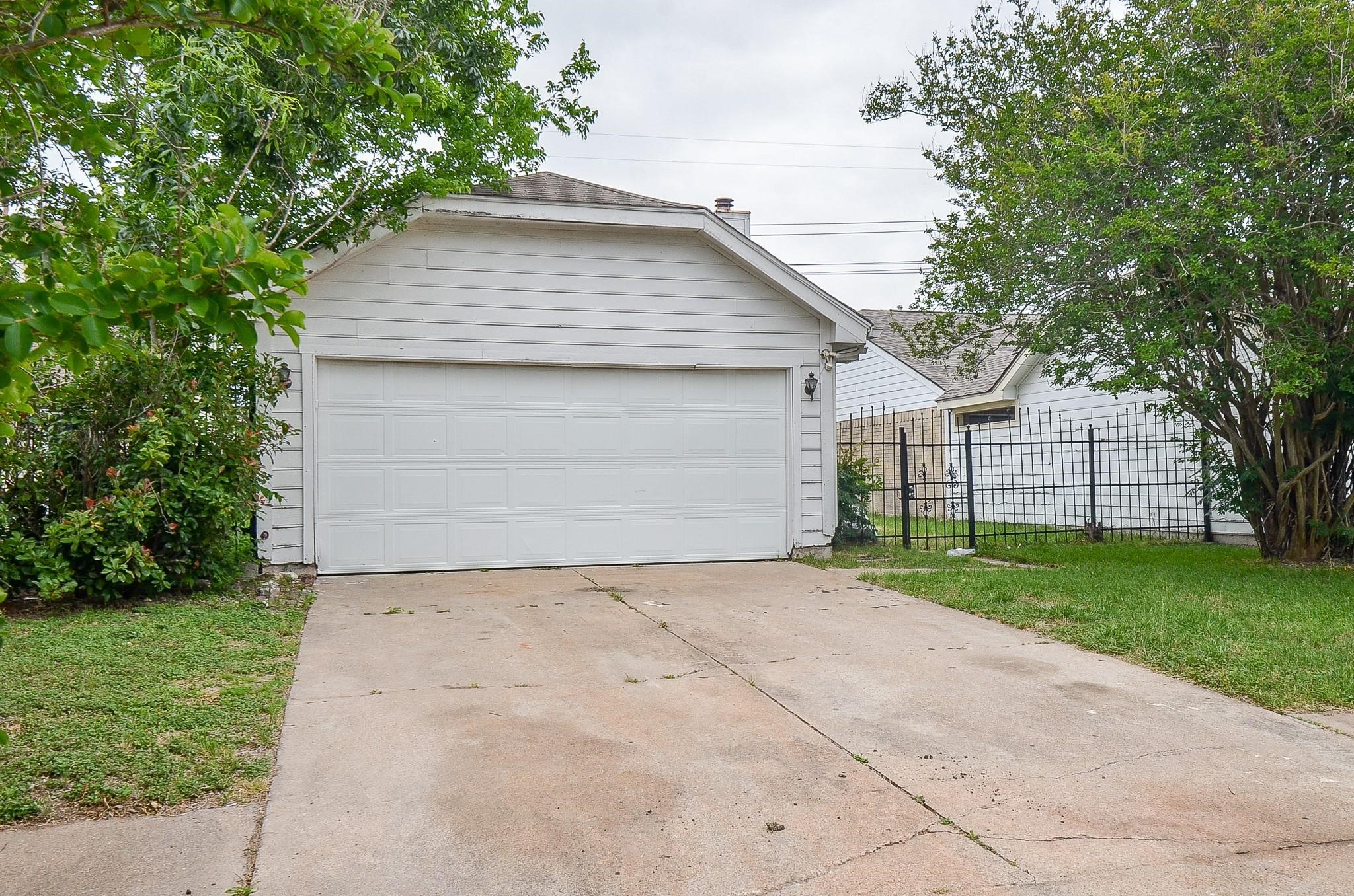 11818 Spring Grove Dr Property Photo 1