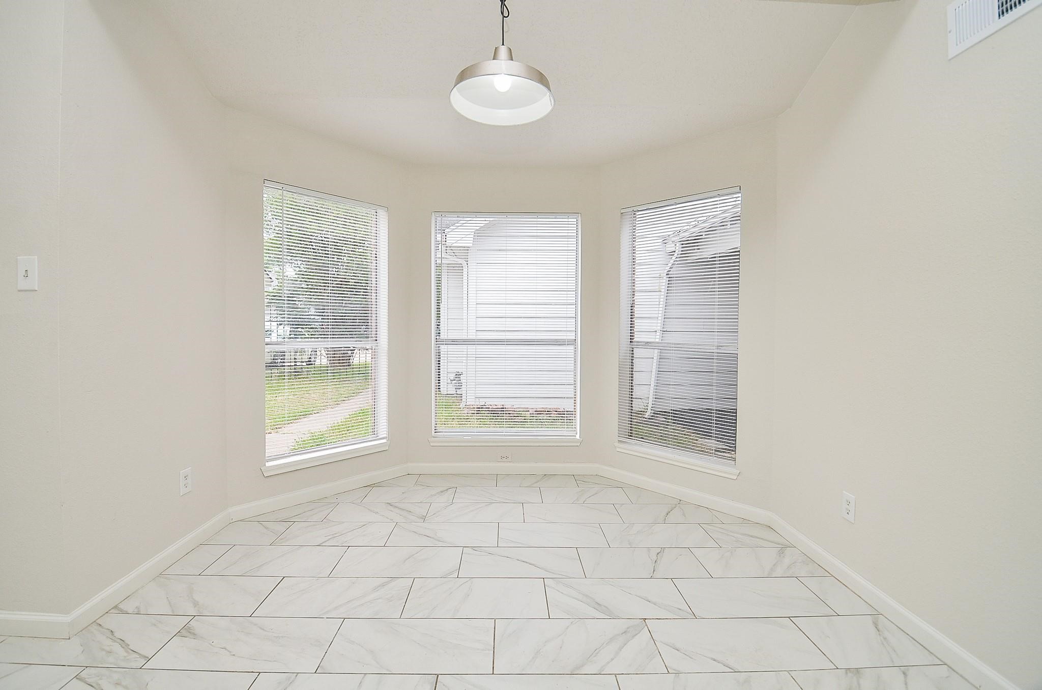 11818 Spring Grove Dr Property Photo 5