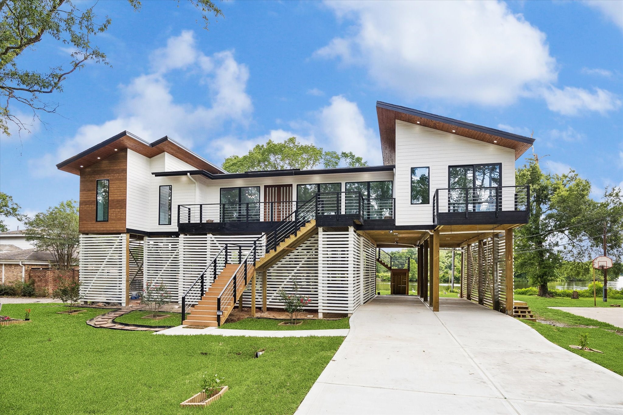 407 Brook Hollow Drive Property Photo 1