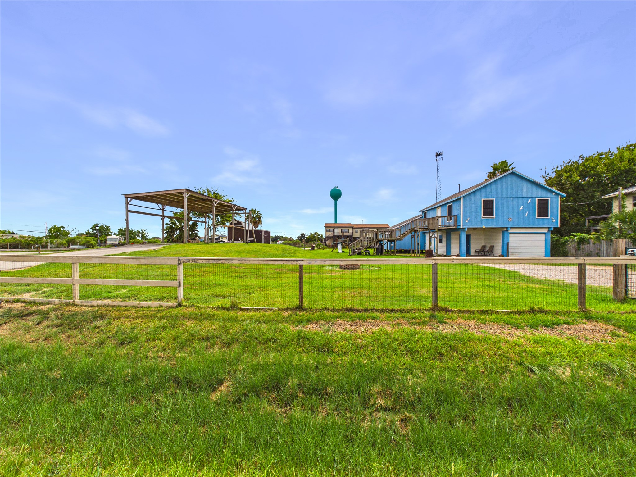 4607 Swan Street Property Photo 5