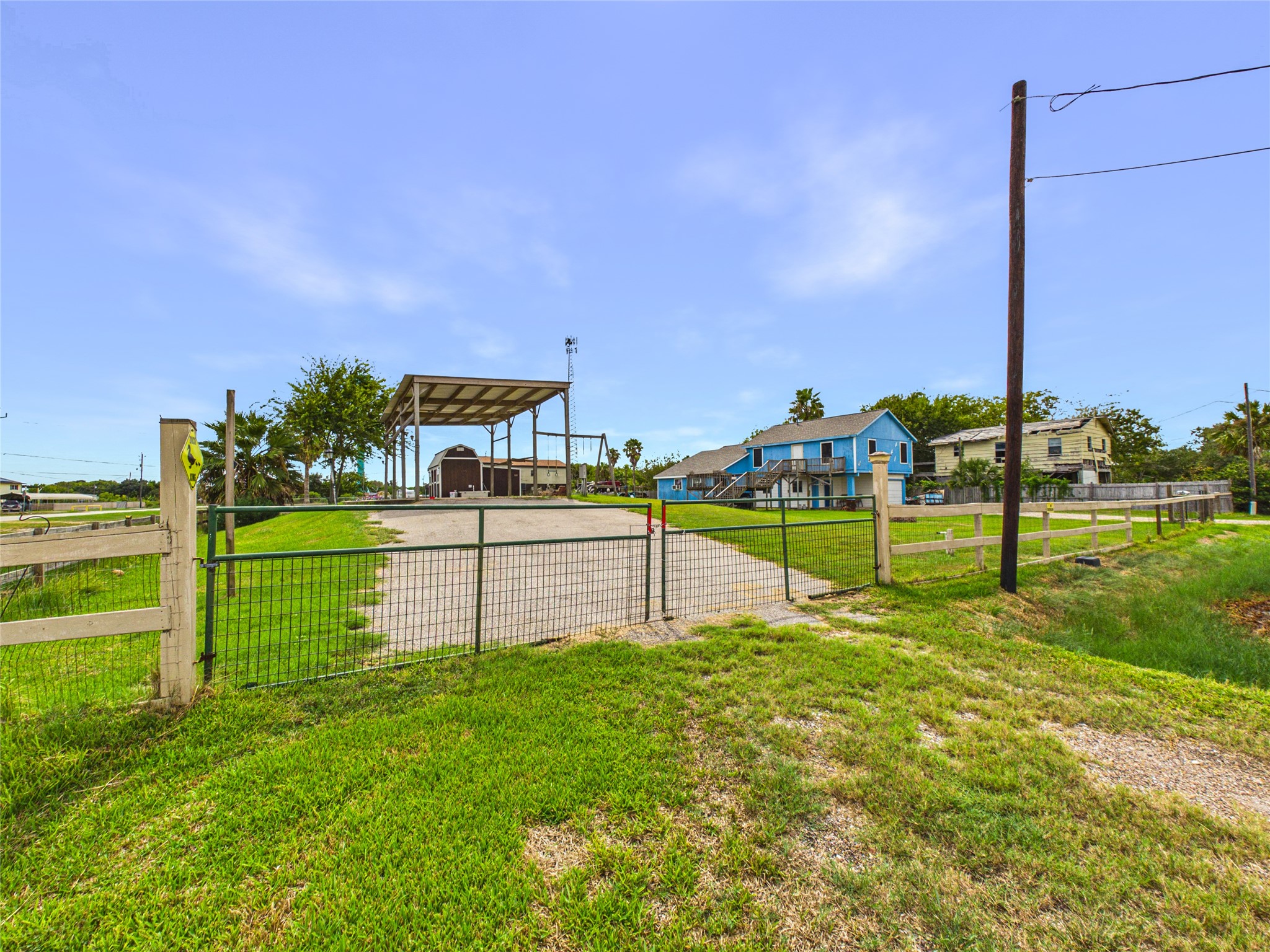 4607 Swan Street Property Photo 8