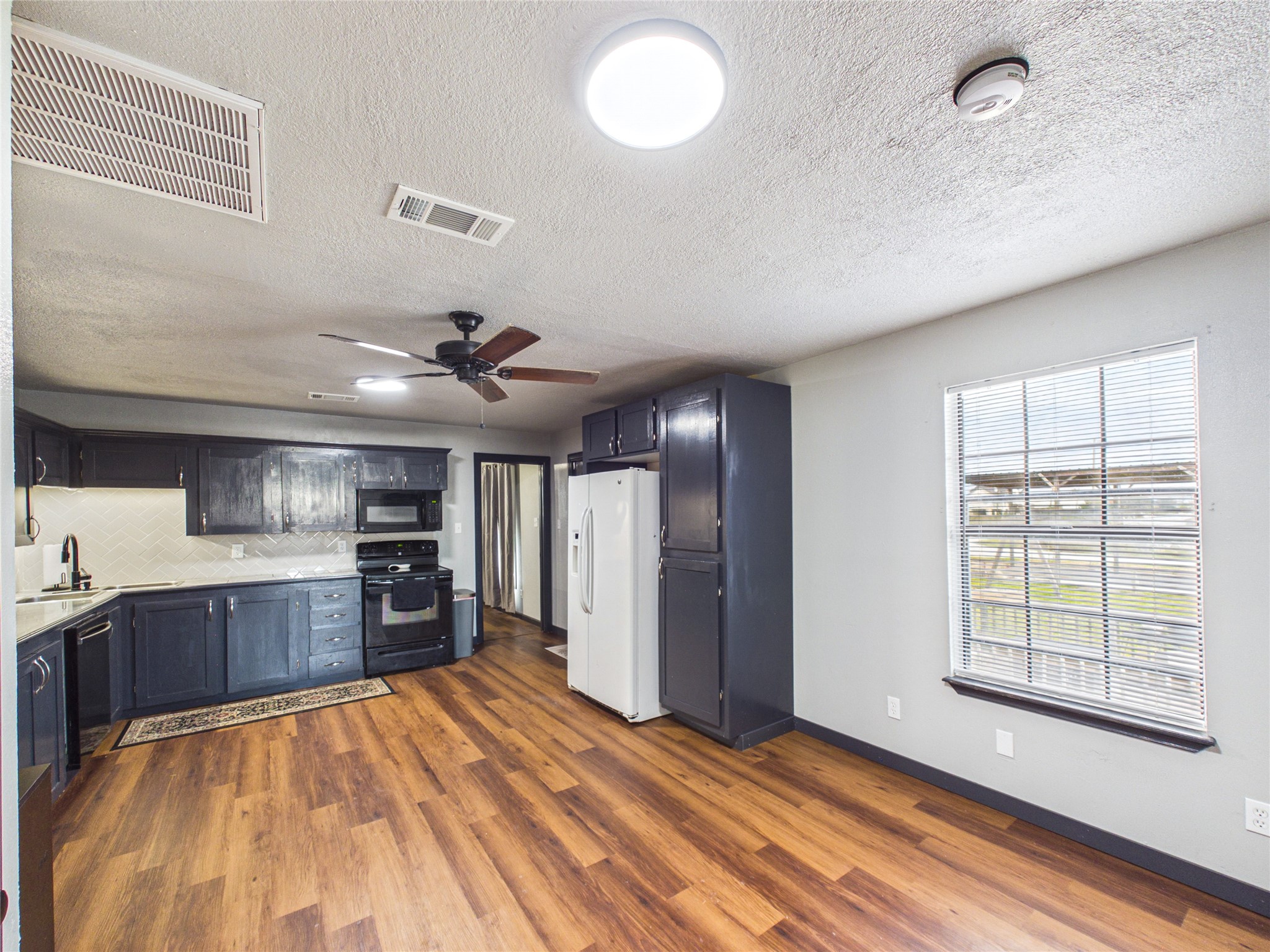 4607 Swan Street Property Photo 15