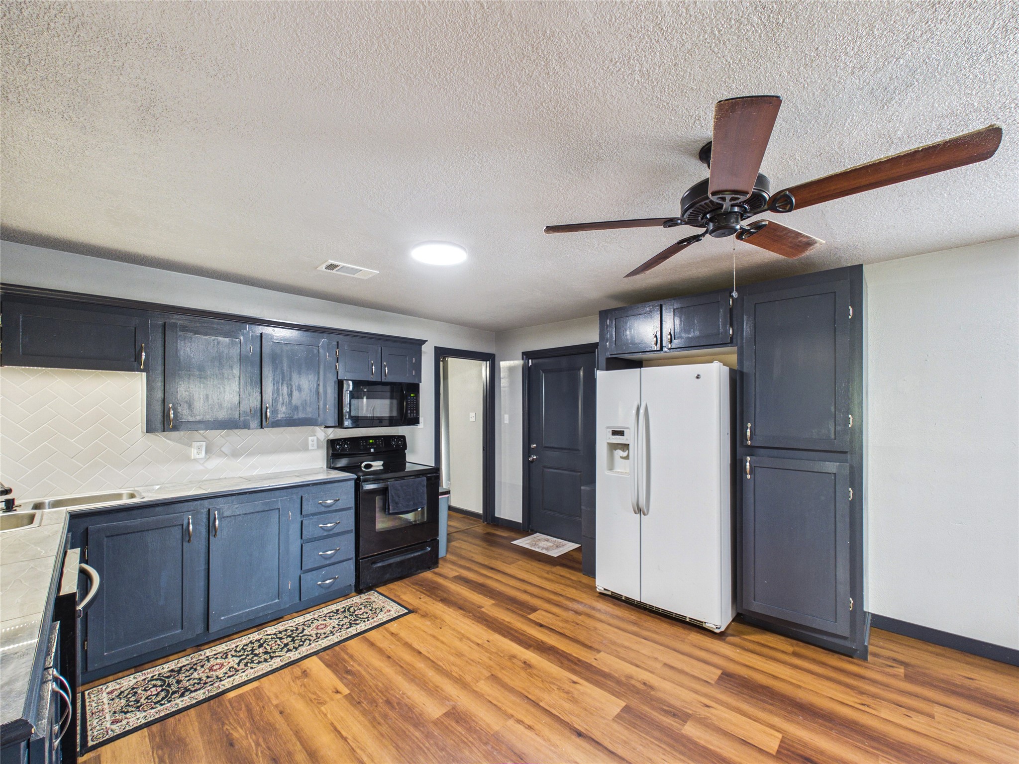 4607 Swan Street Property Photo 16