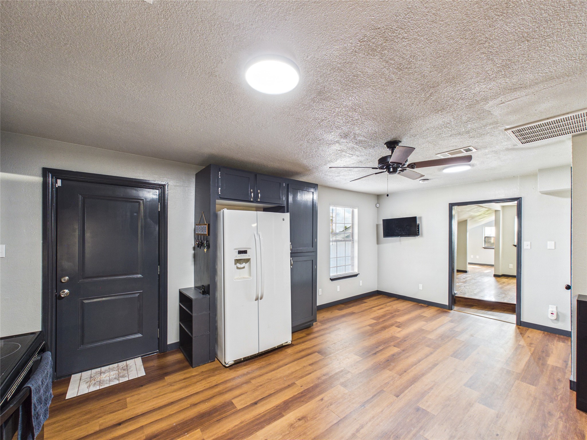 4607 Swan Street Property Photo 17