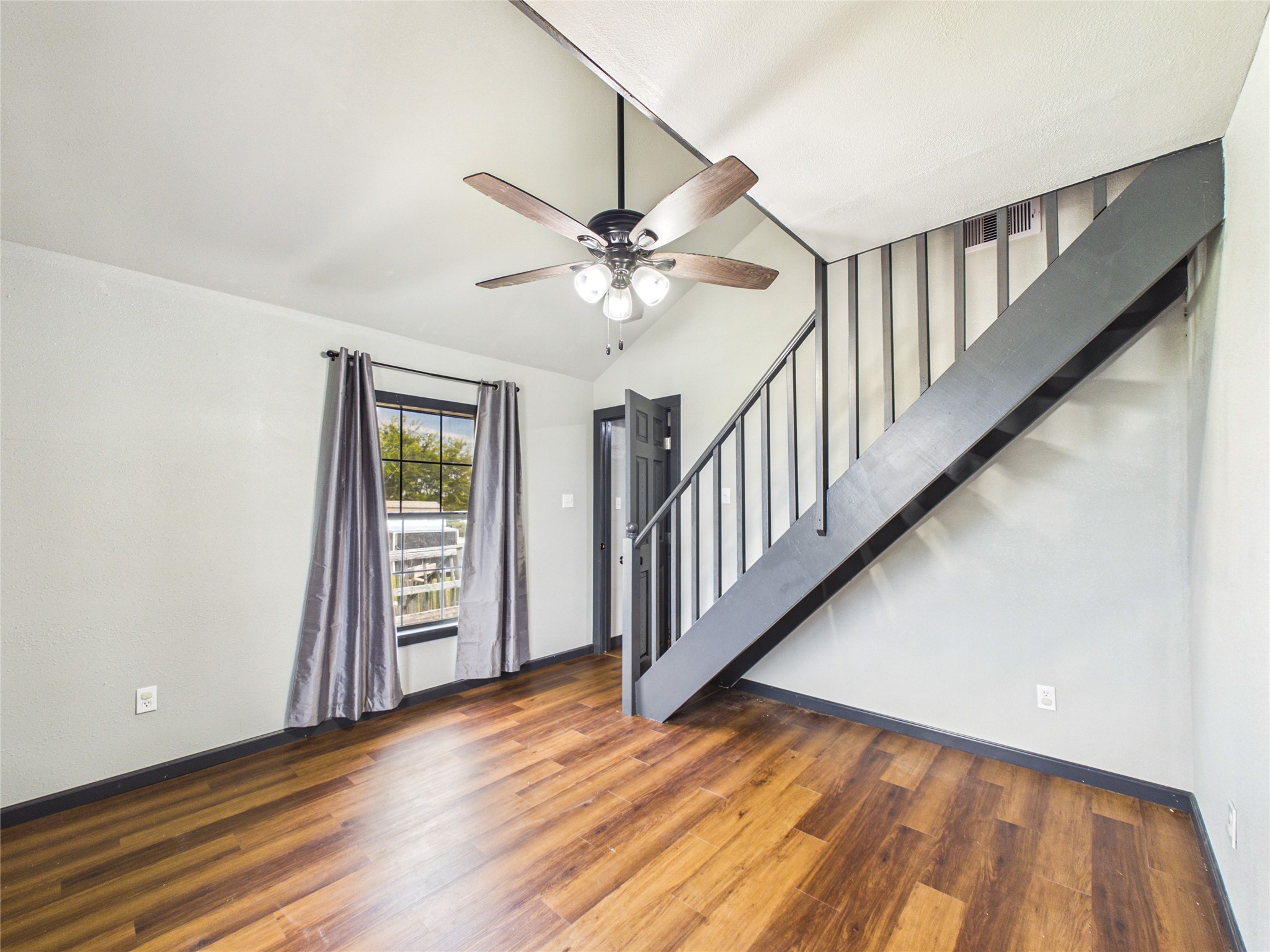 4607 Swan Street Property Photo 20
