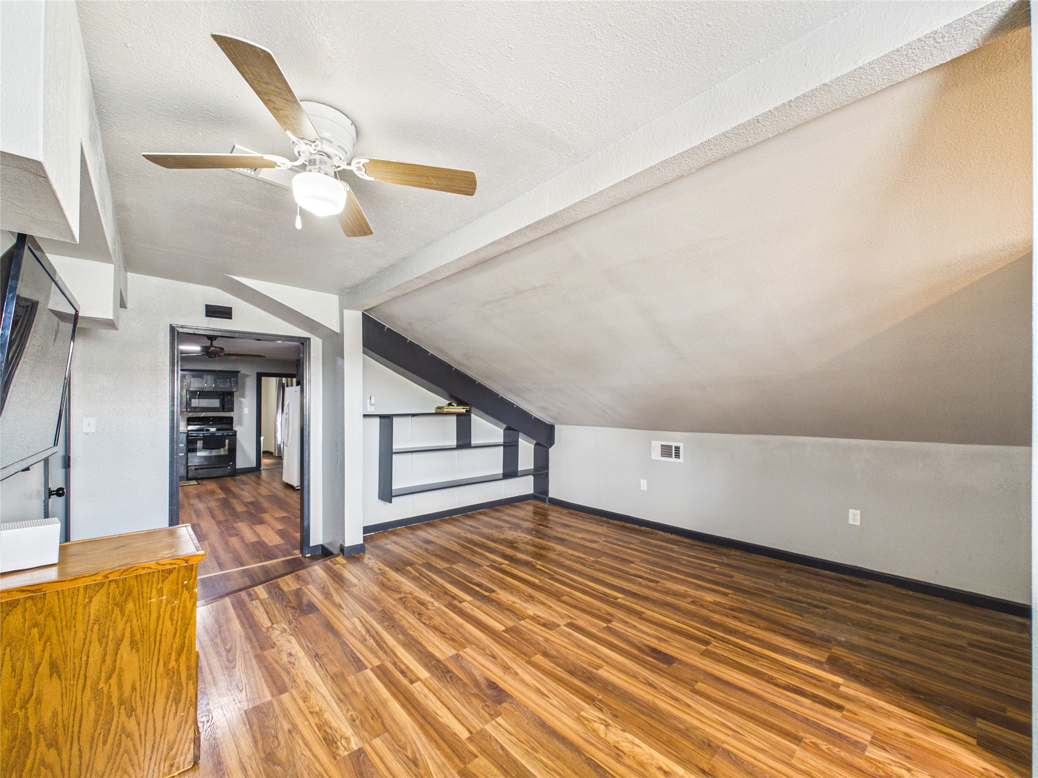 4607 Swan Street Property Photo 25