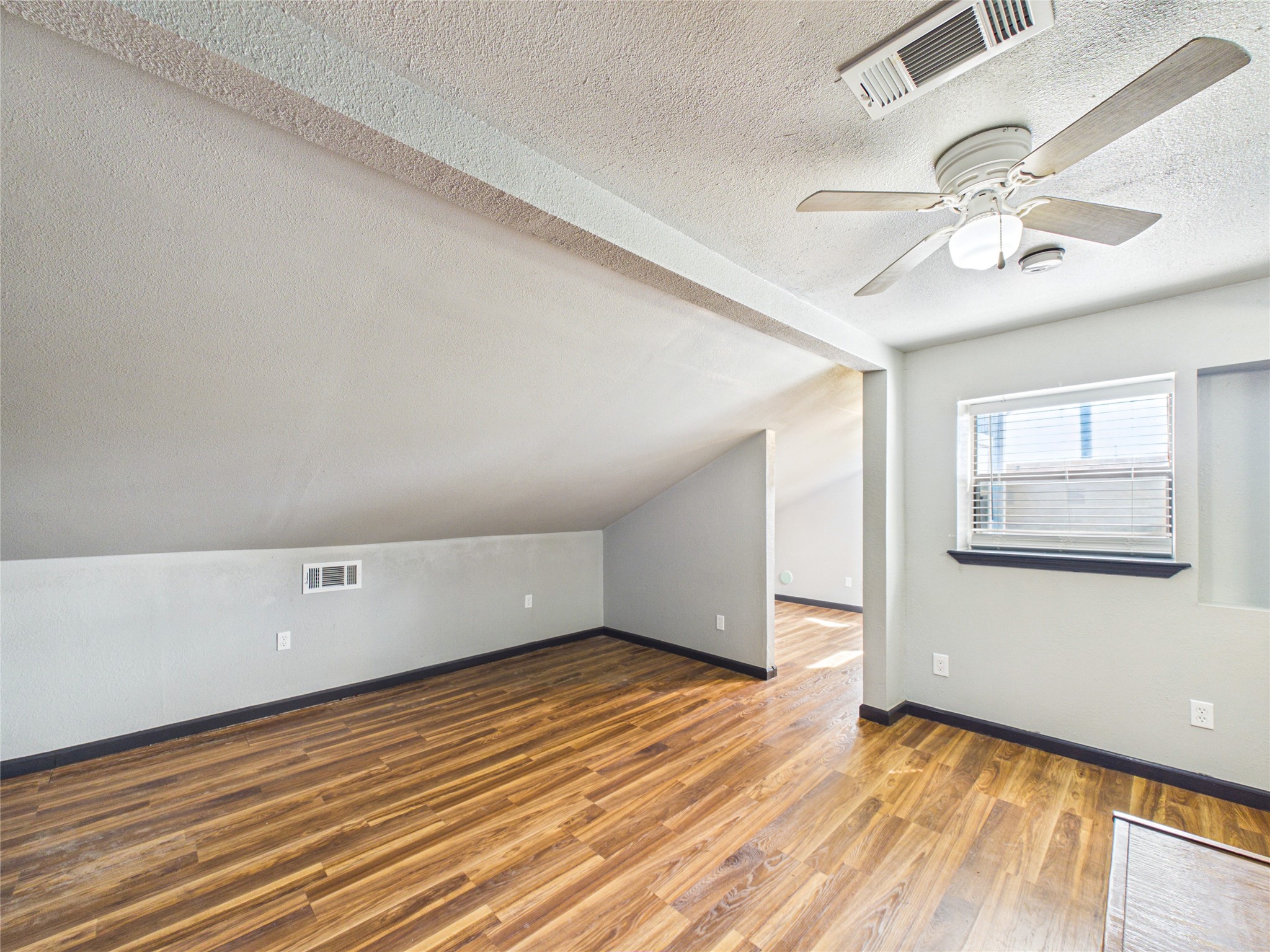 4607 Swan Street Property Photo 26