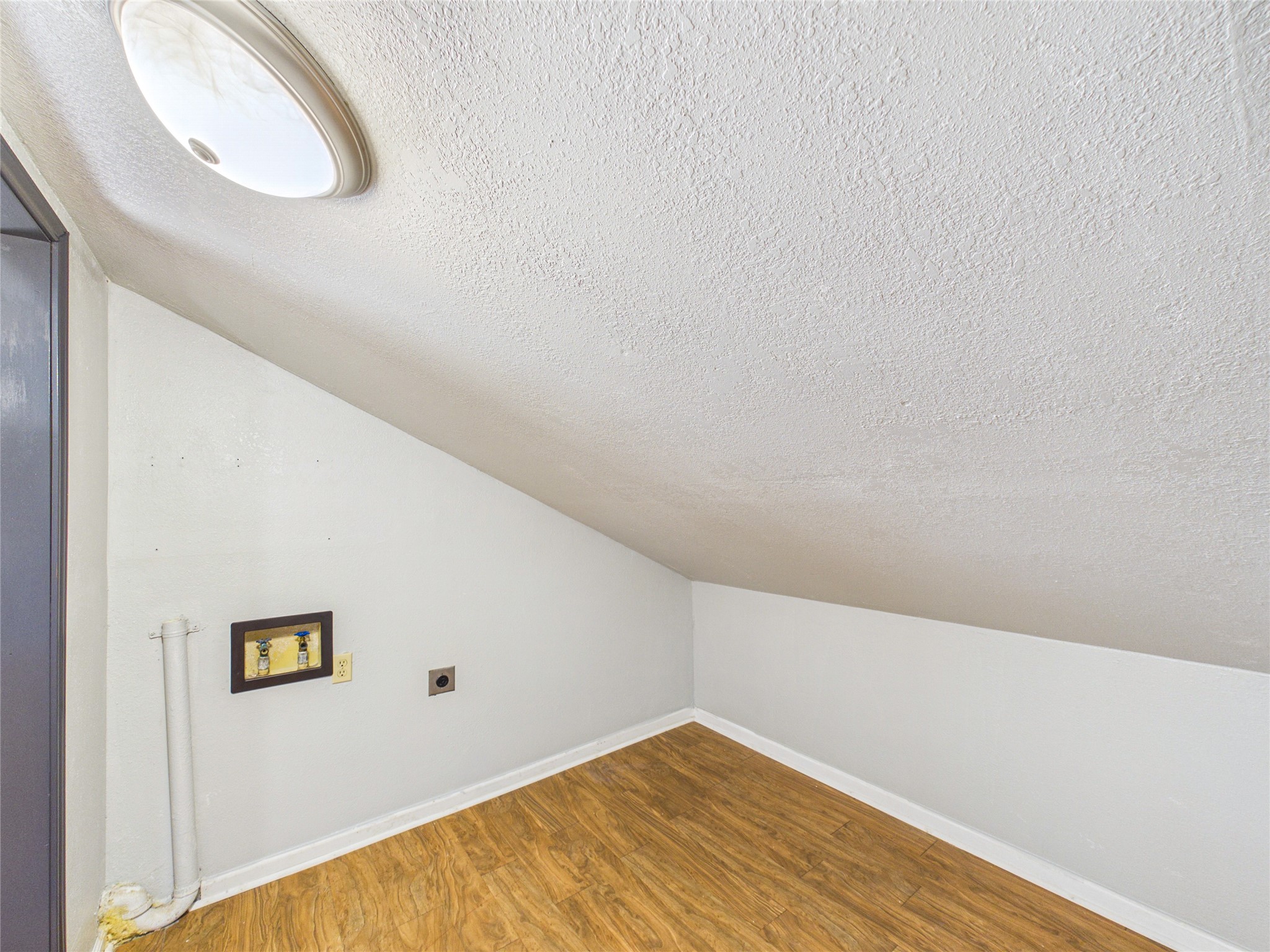 4607 Swan Street Property Photo 27
