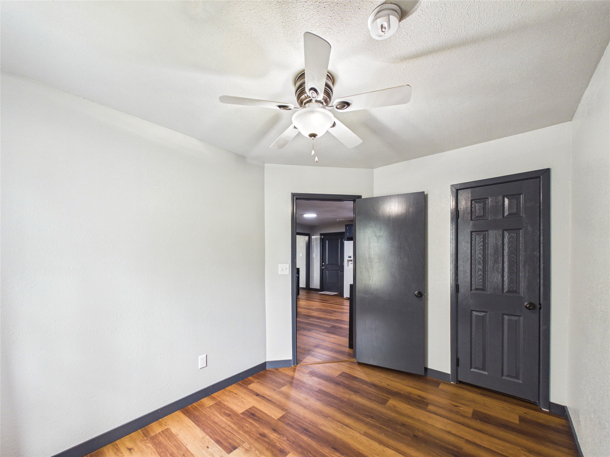 4607 Swan Street Property Photo 30