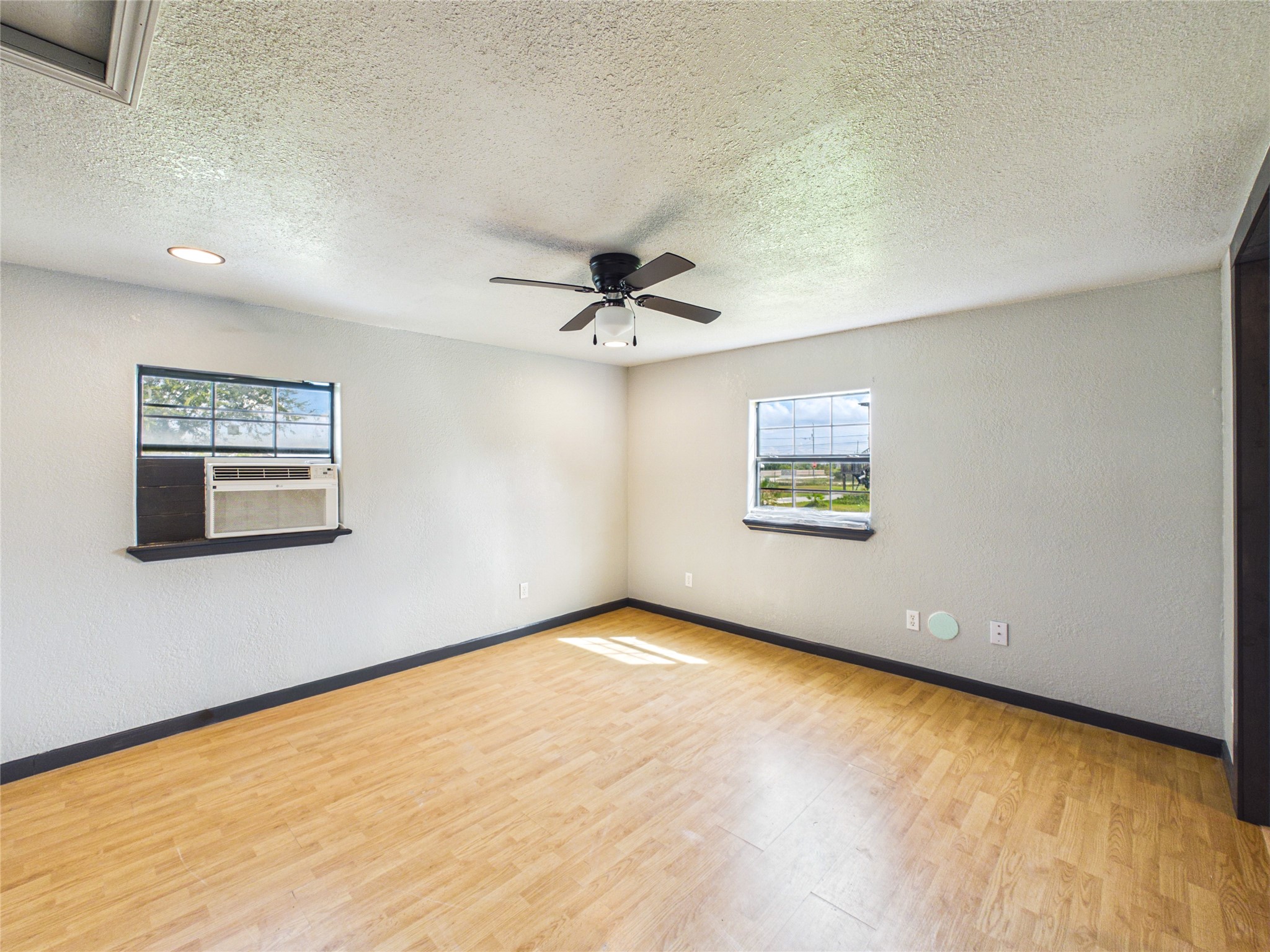 4607 Swan Street Property Photo 41