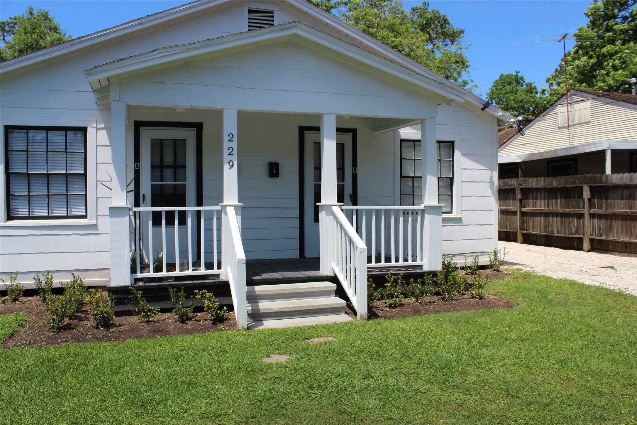 229 Neyland Street A Property Photo 2