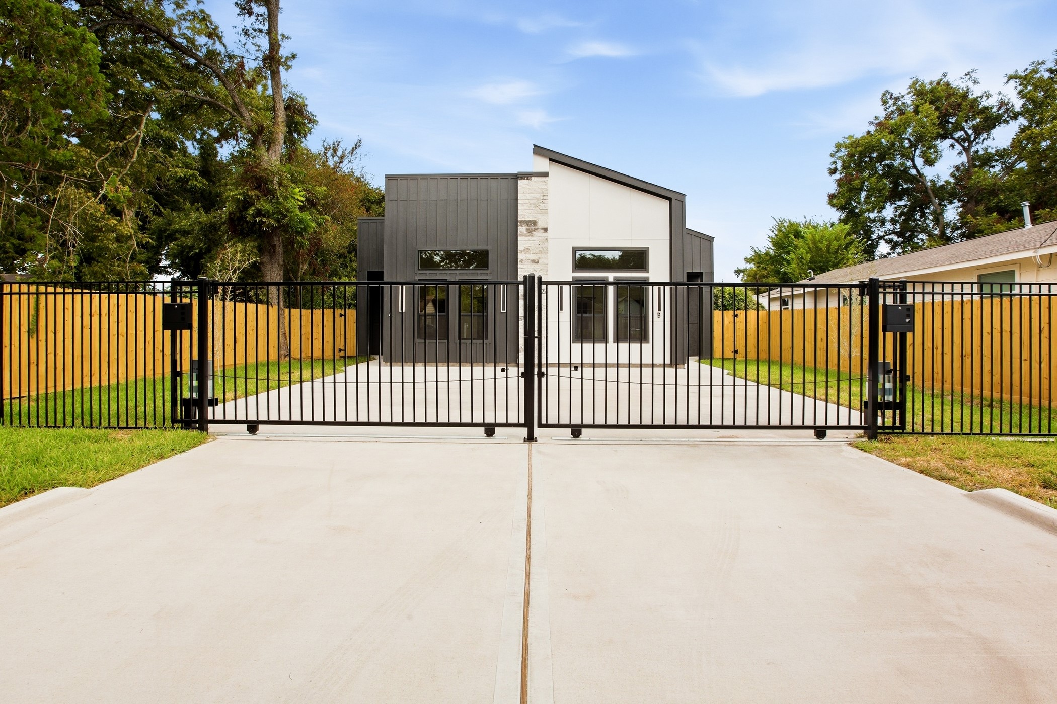 944 Lucky Street Property Photo 1