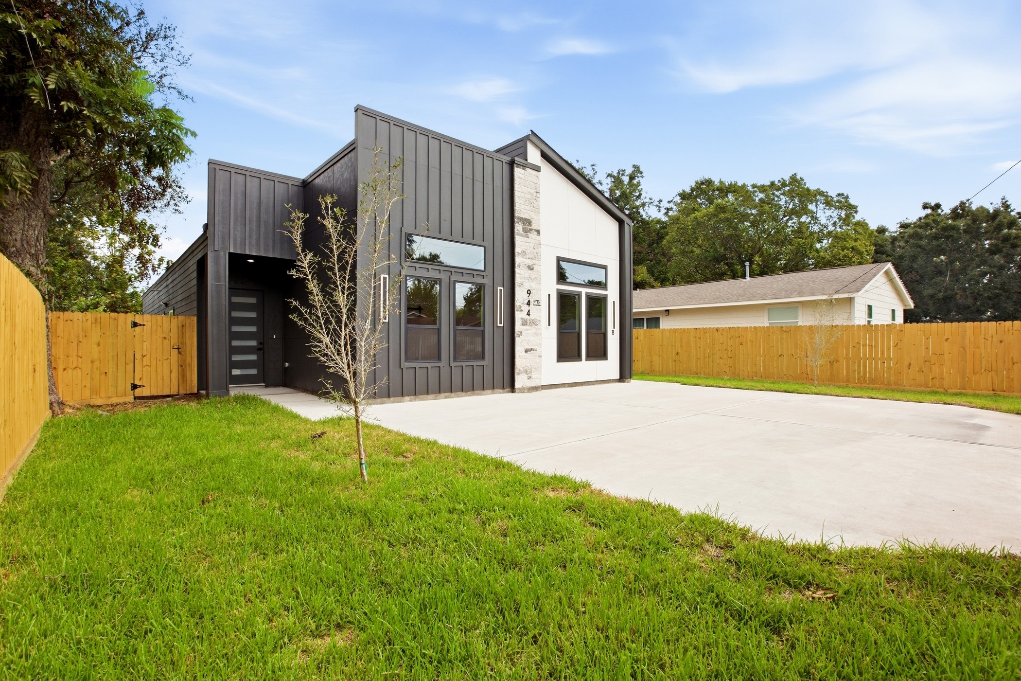 944 Lucky Street Property Photo 3