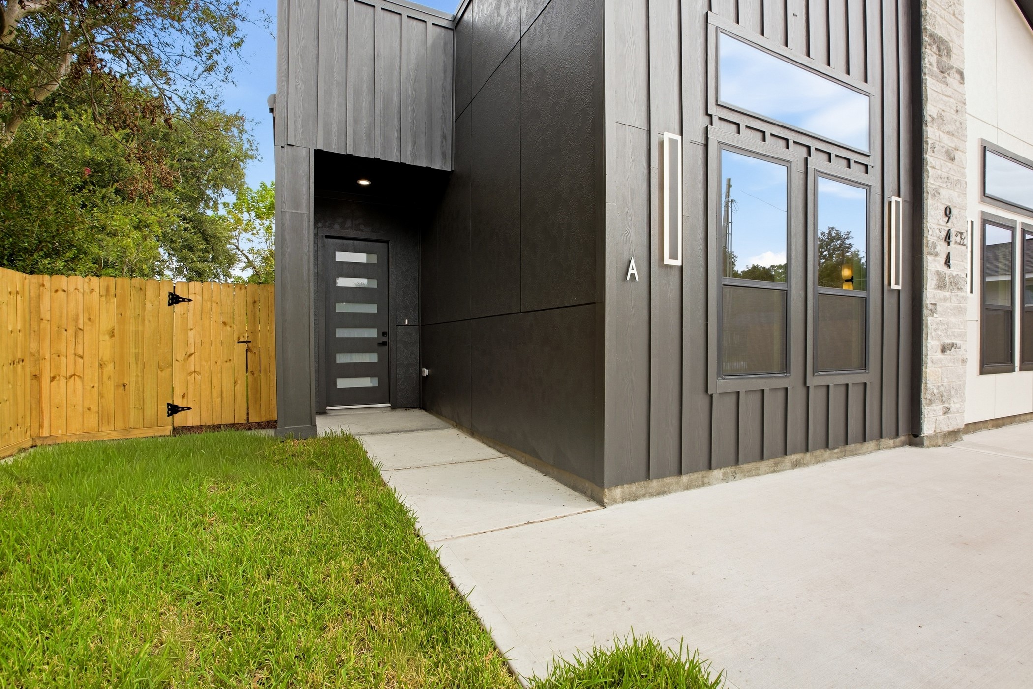 944 Lucky Street Property Photo 4