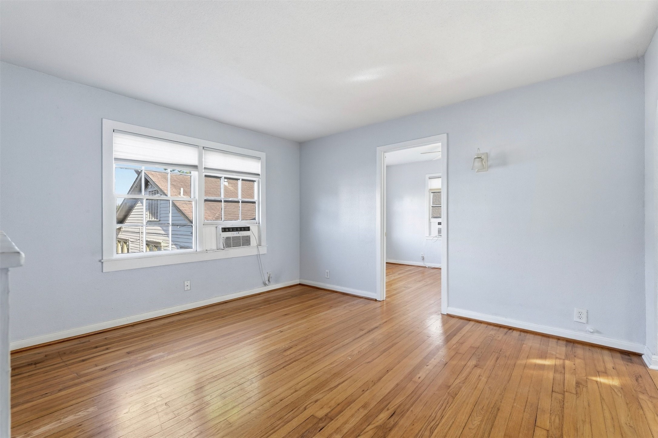 2223-1/2 Singleton Street Property Photo 2