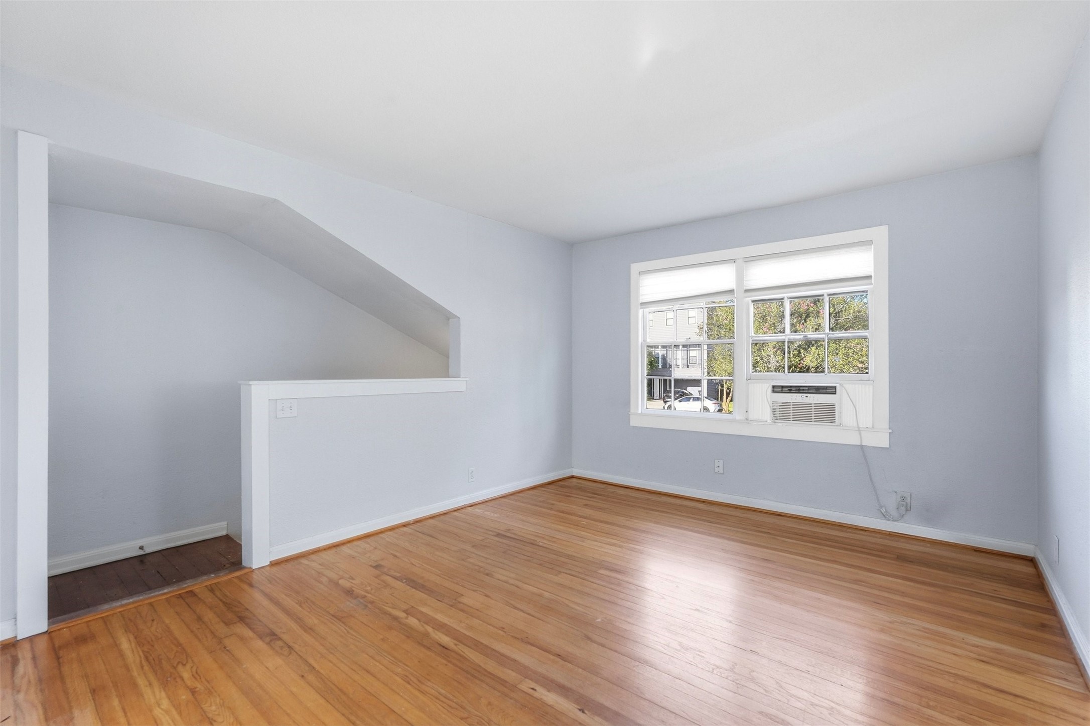 2223-1/2 Singleton Street Property Photo 4