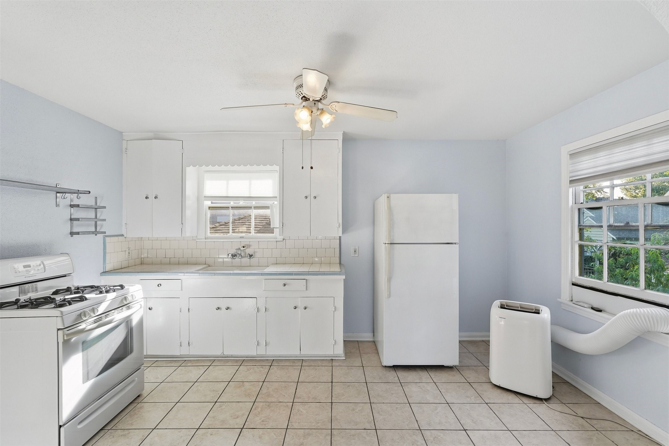 2223-1/2 Singleton Street Property Photo 5