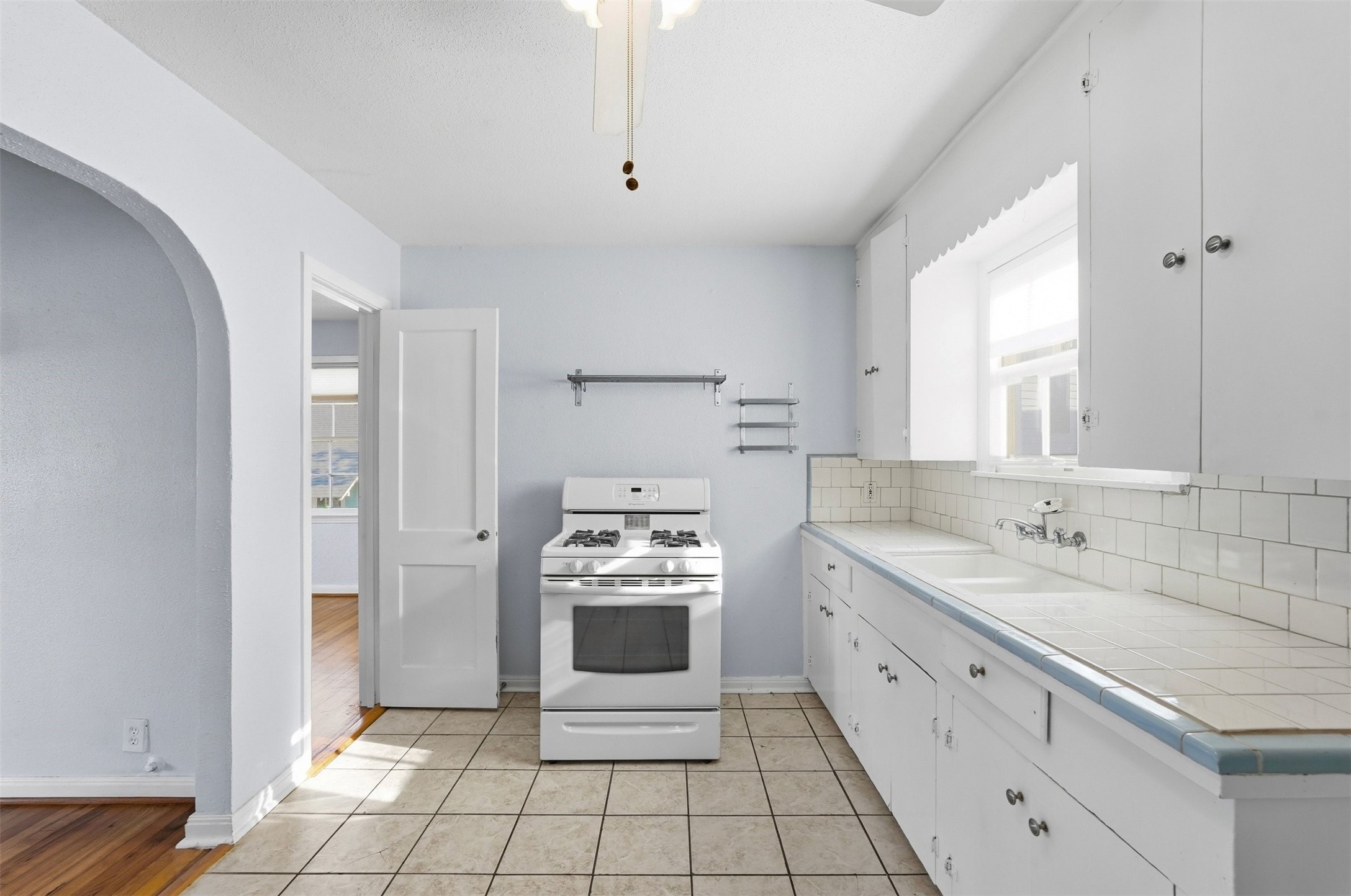 2223-1/2 Singleton Street Property Photo 6