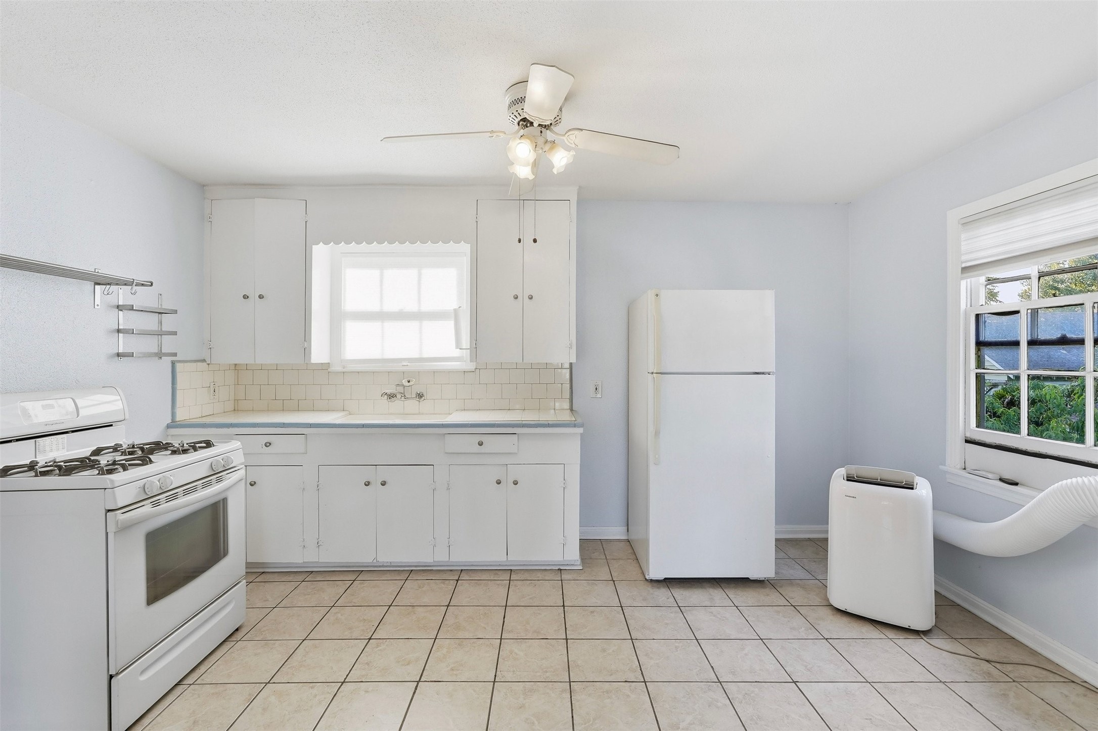 2223-1/2 Singleton Street Property Photo 7