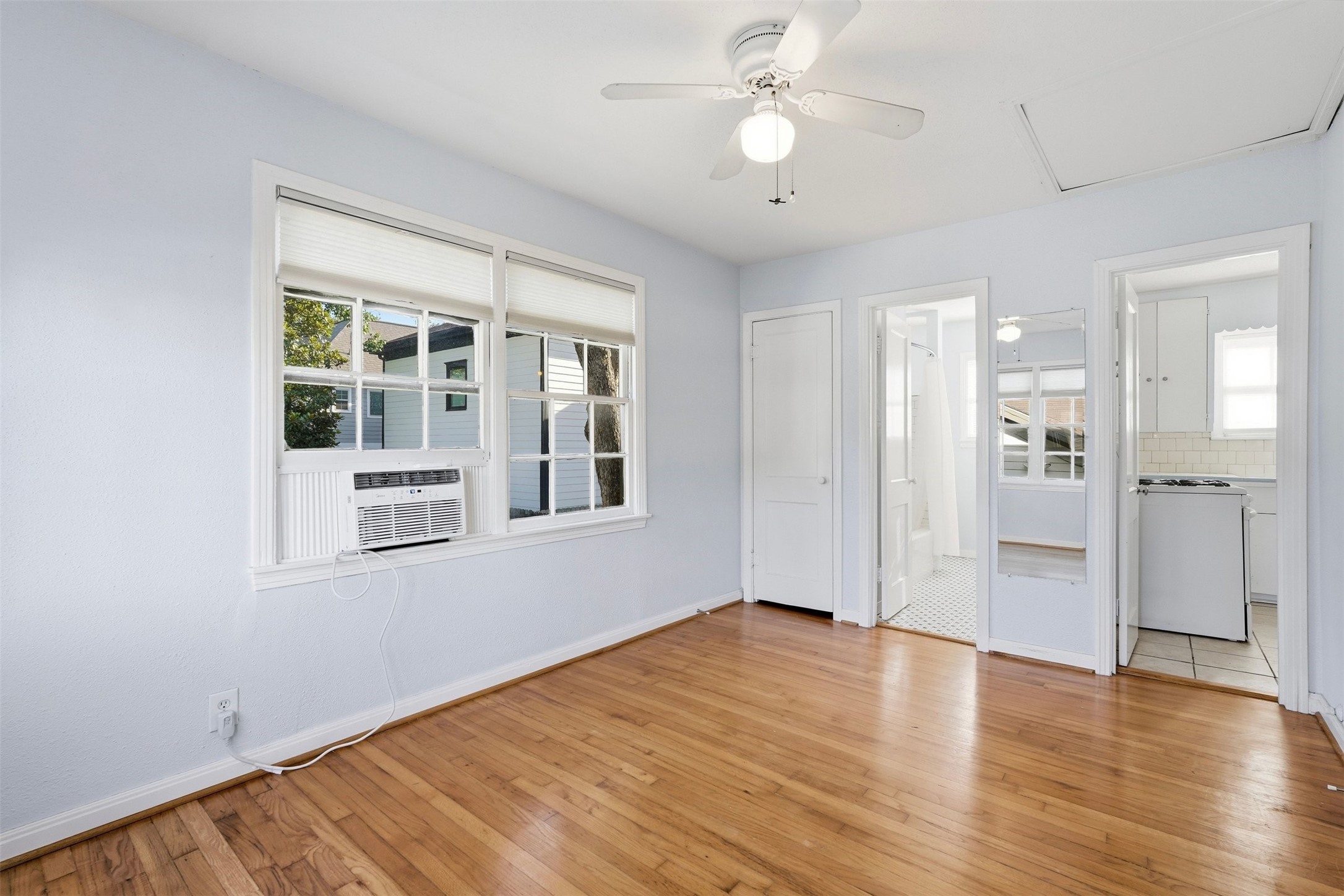 2223-1/2 Singleton Street Property Photo 8