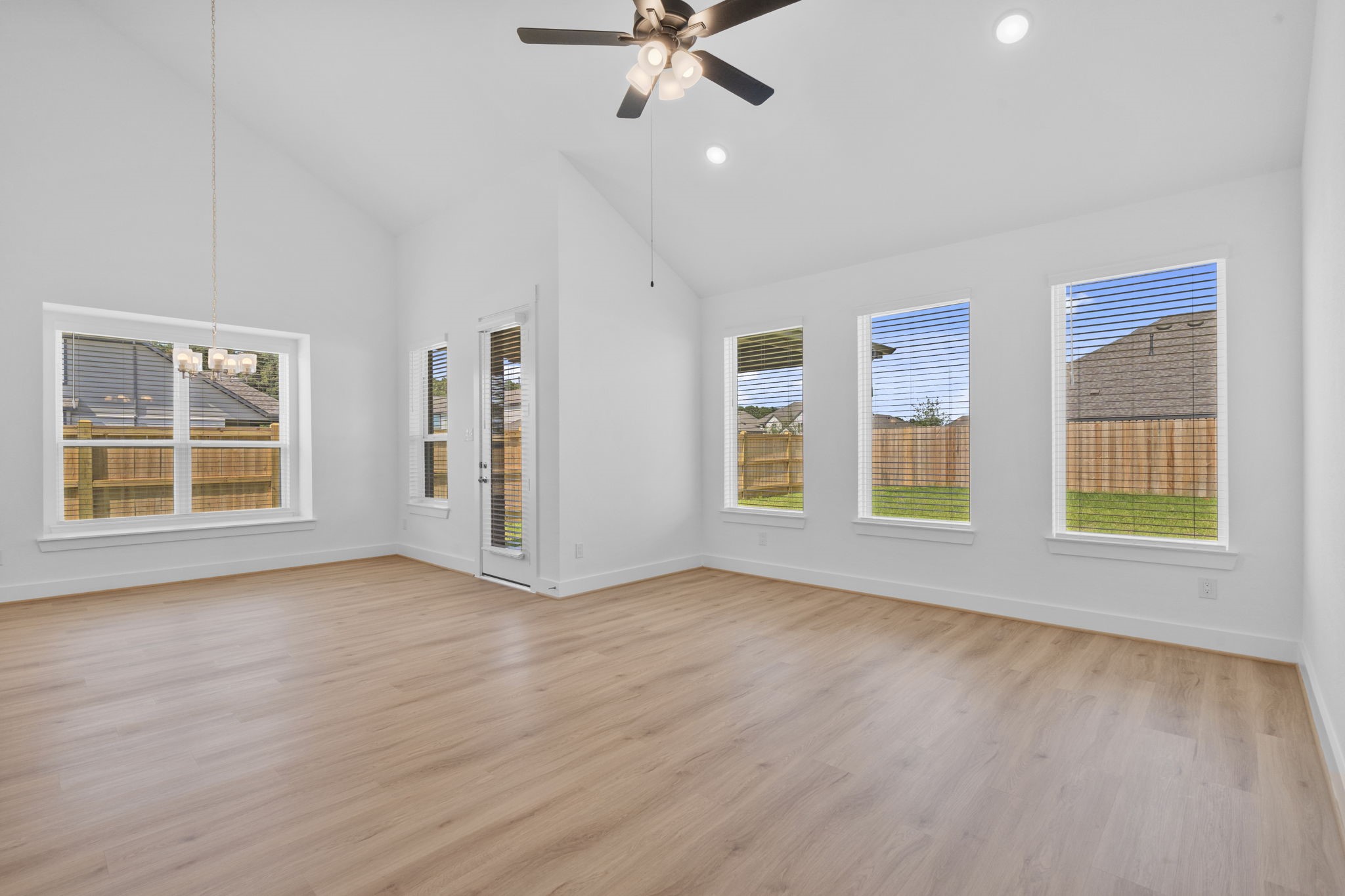 6118 Lake Chippewa Court Property Photo 9