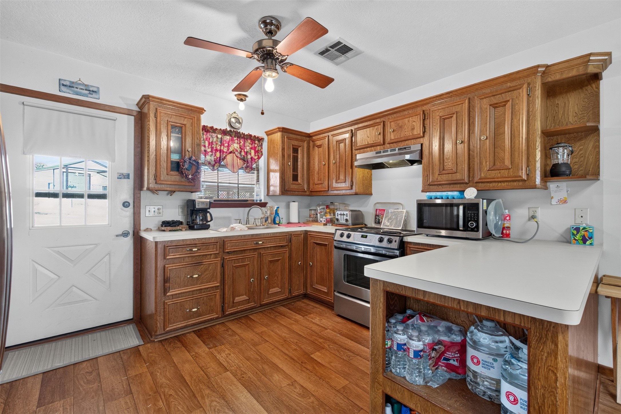 281 Lakeshore N Property Photo 4
