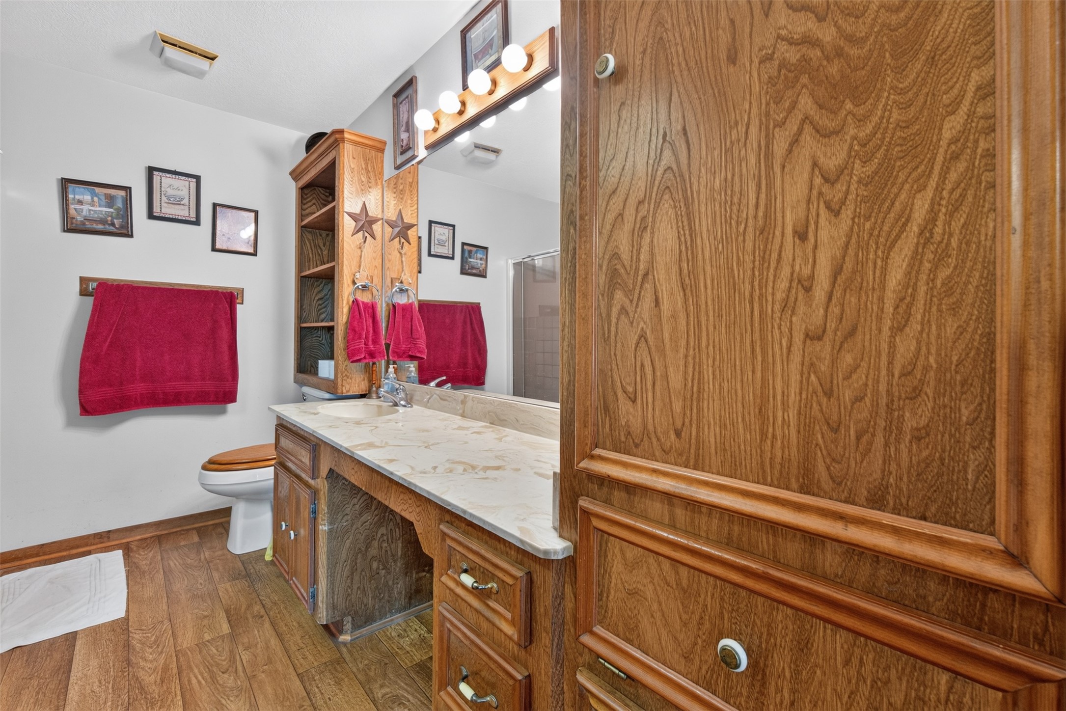 281 Lakeshore N Property Photo 13