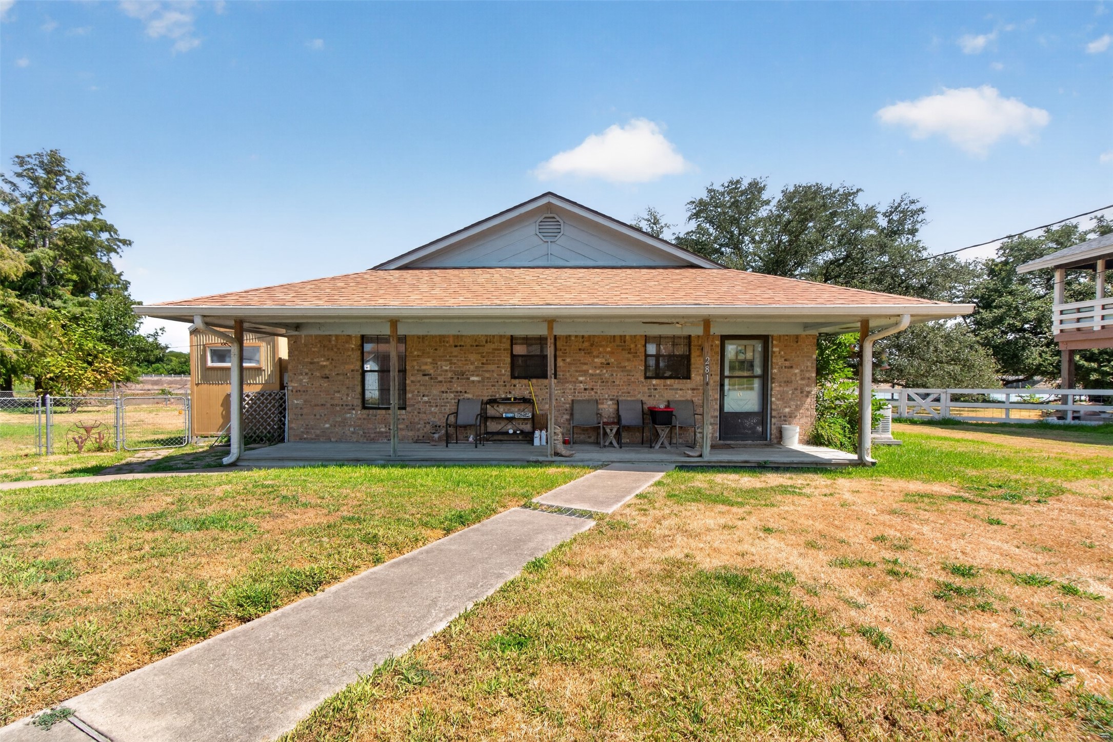 281 Lakeshore N Property Photo 22