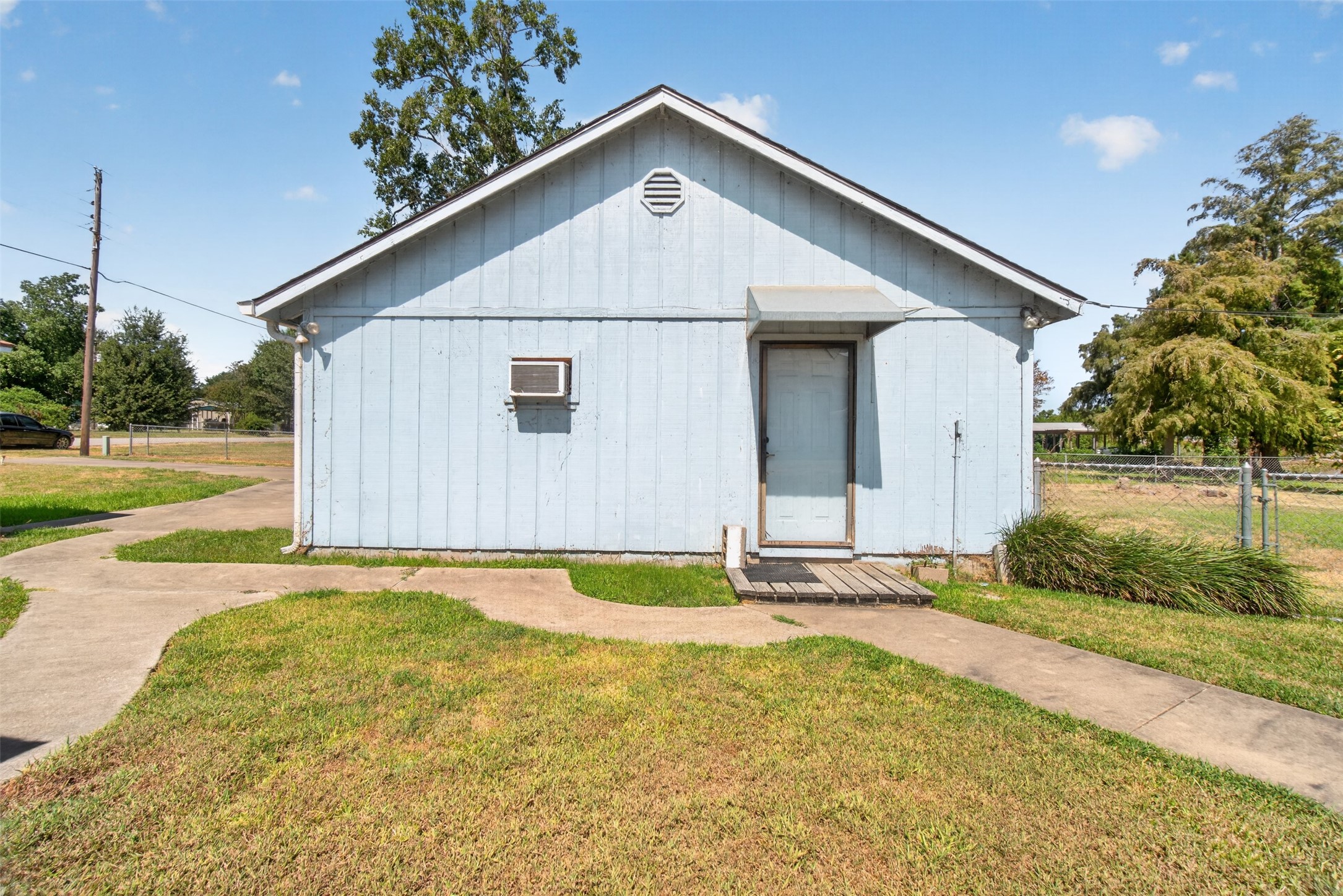 281 Lakeshore N Property Photo 27