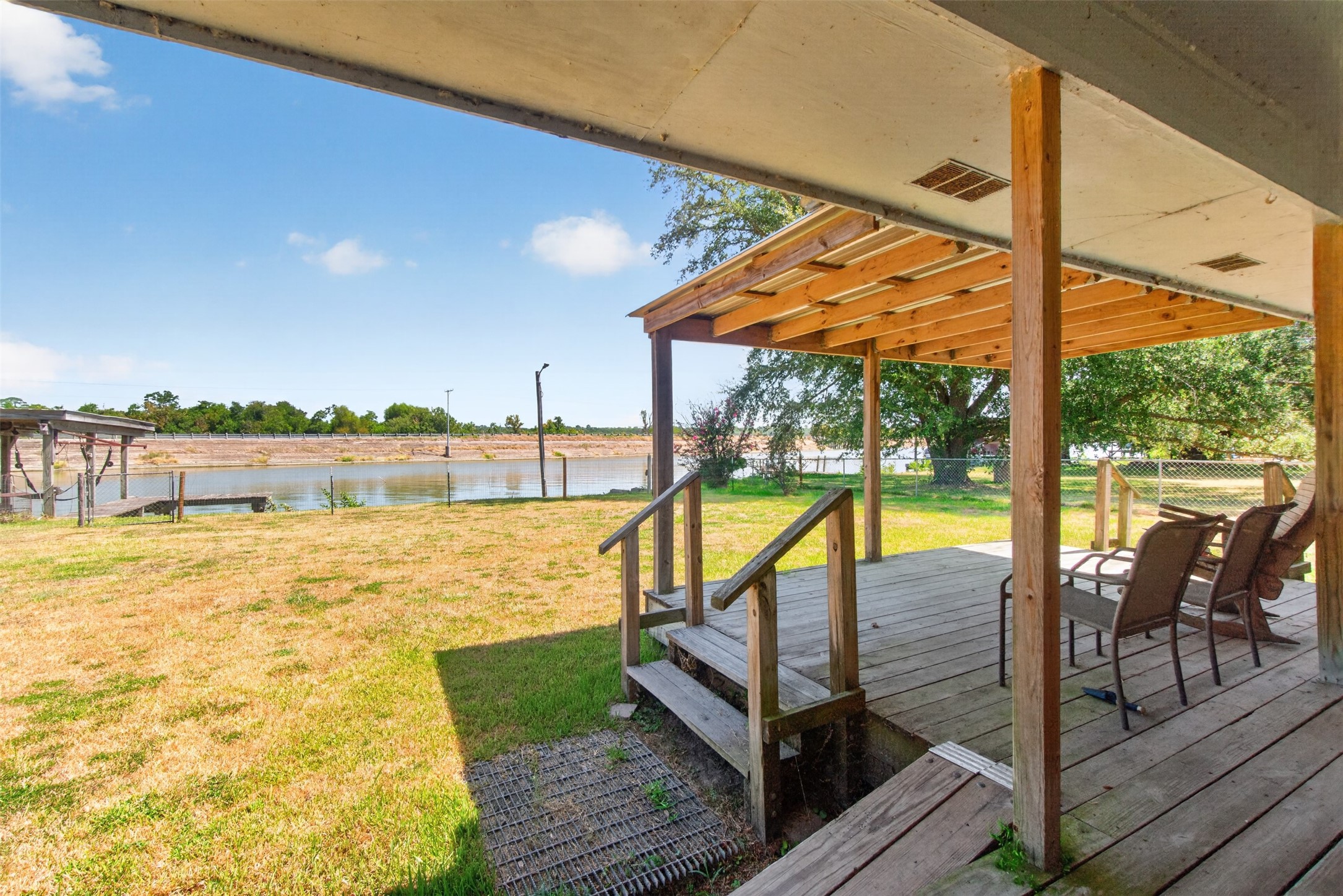 281 Lakeshore N Property Photo 32