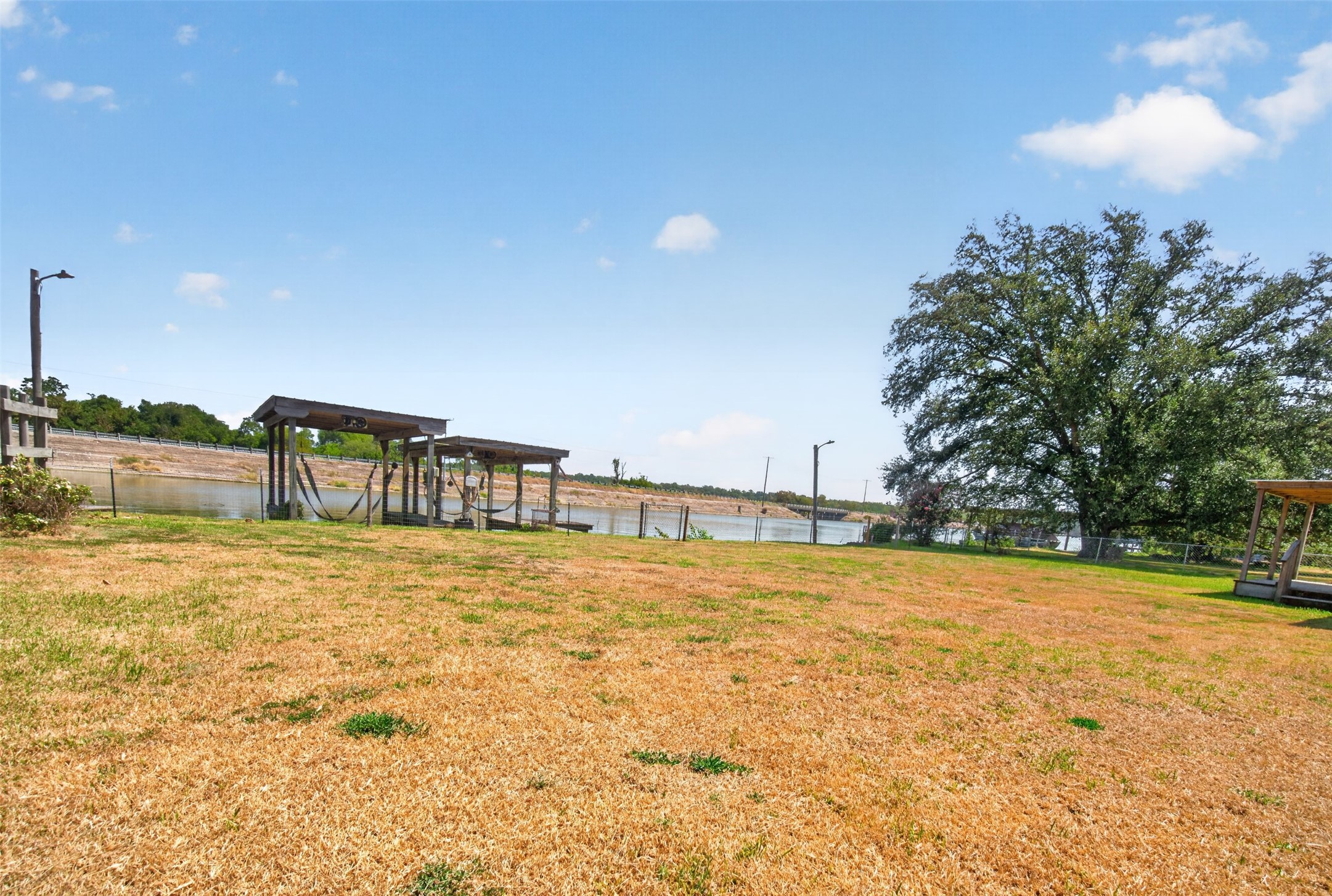 281 Lakeshore N Property Photo 33