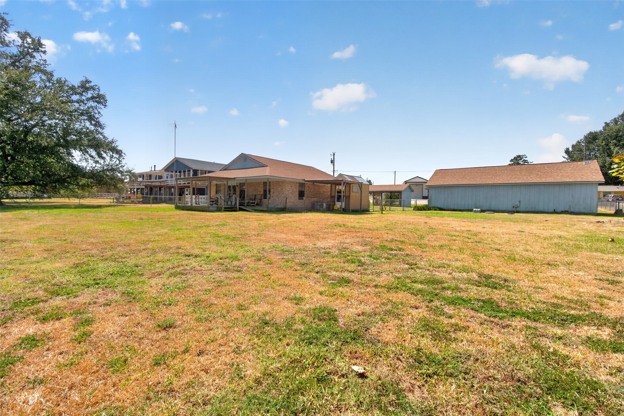 281 Lakeshore N Property Photo 34