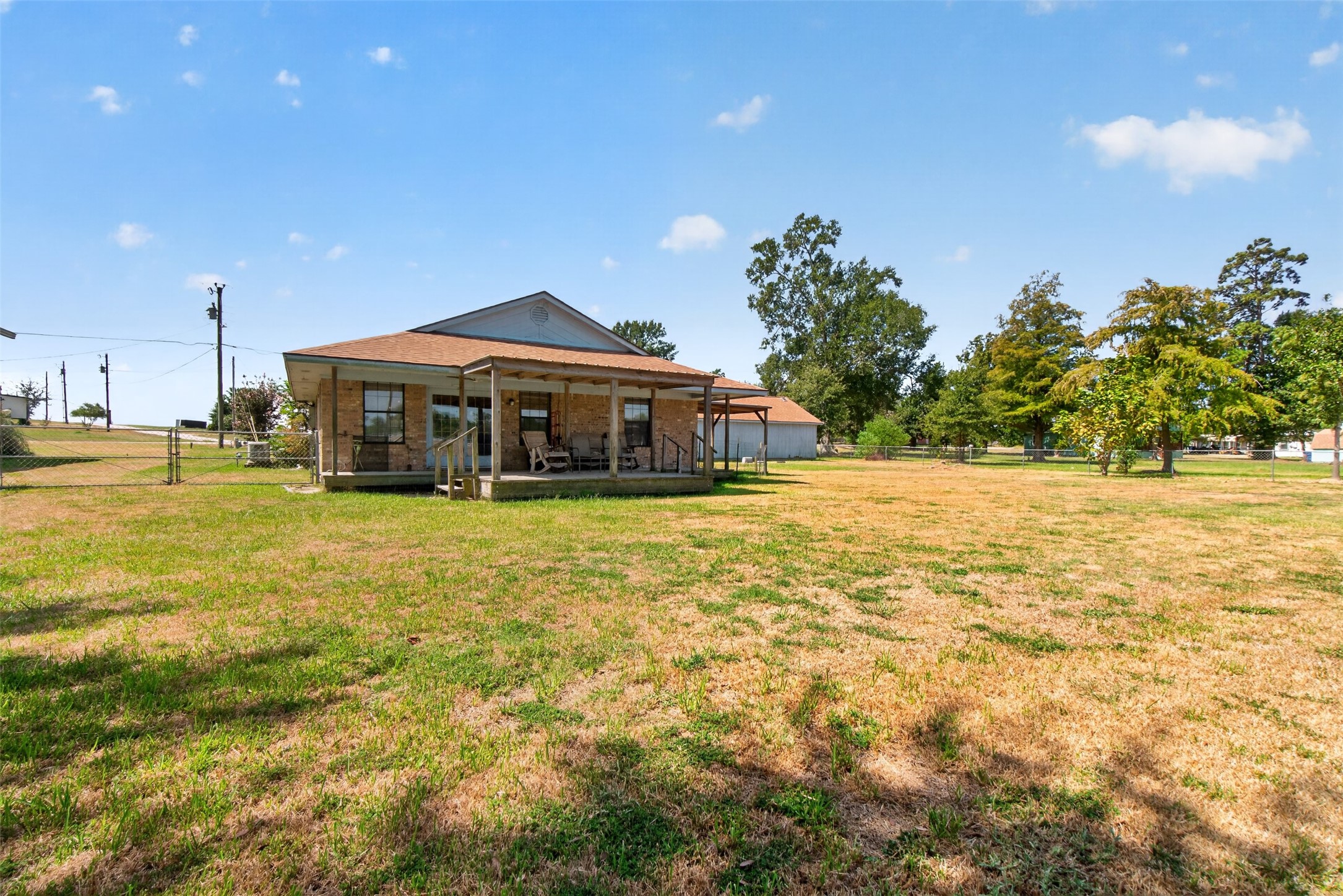 281 Lakeshore N Property Photo 35
