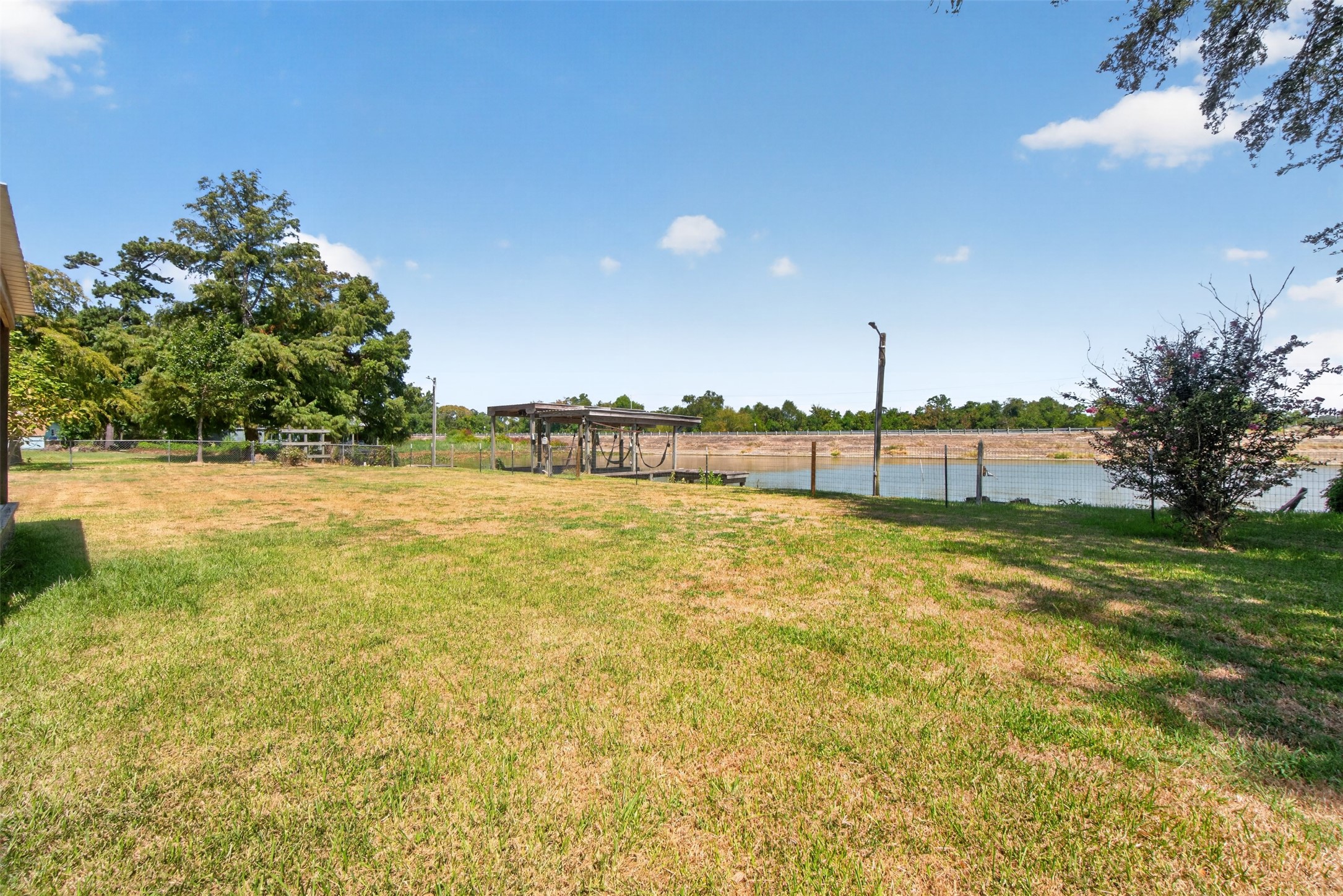 281 Lakeshore N Property Photo 36