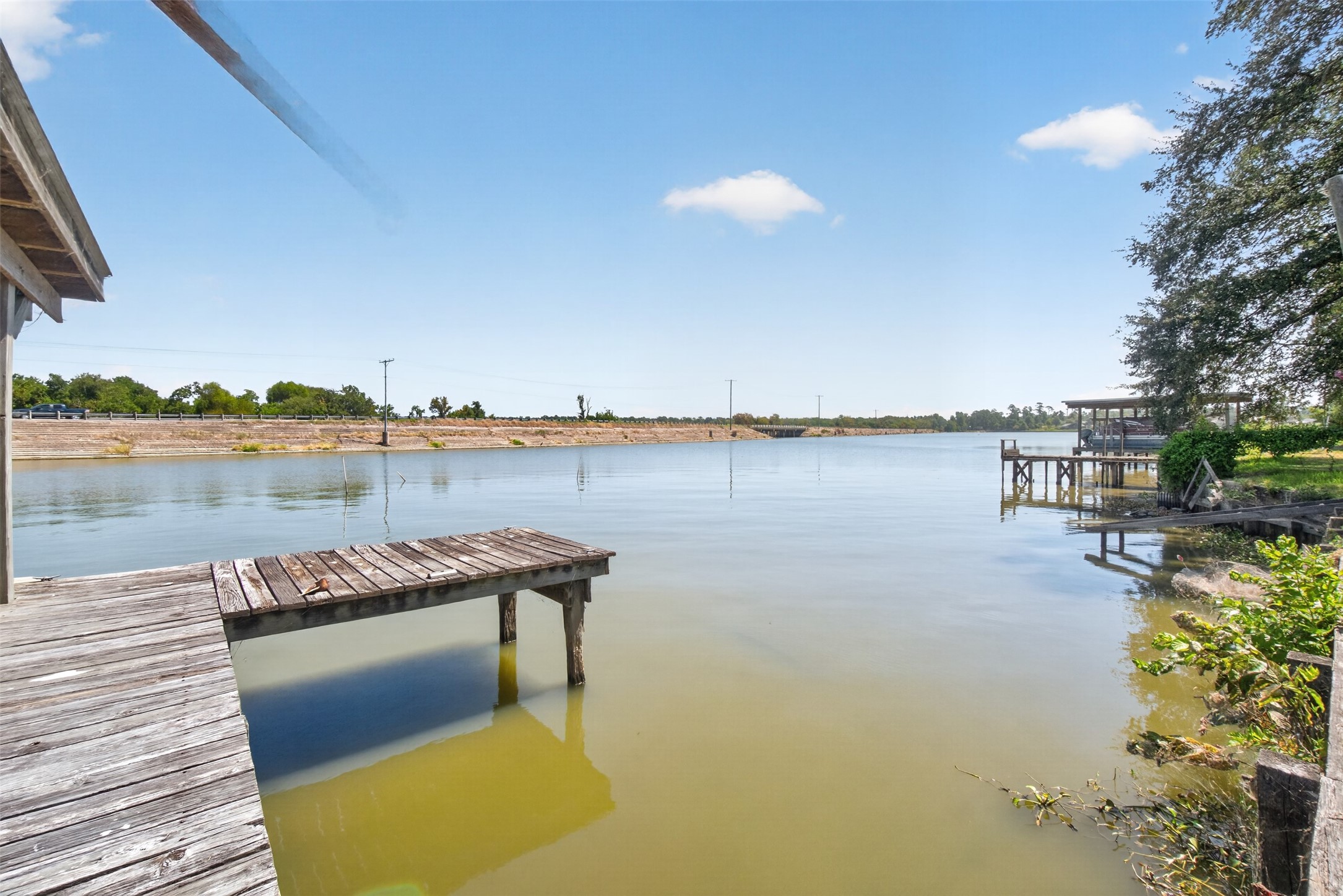 281 Lakeshore N Property Photo 39