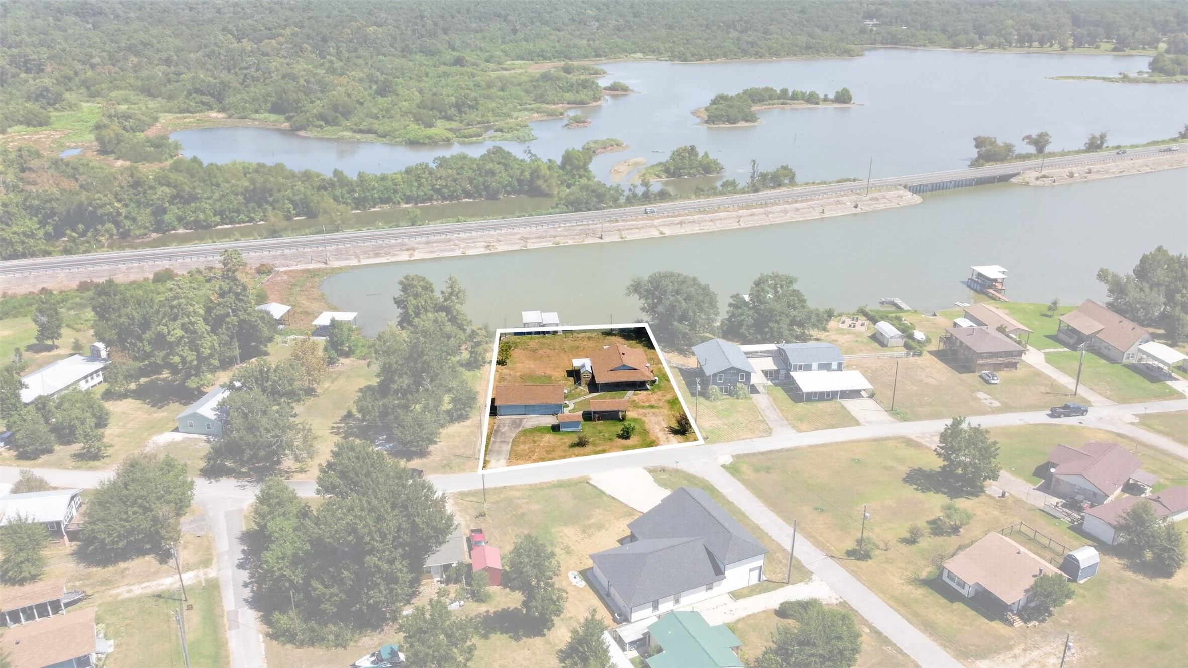 281 Lakeshore N Property Photo 40