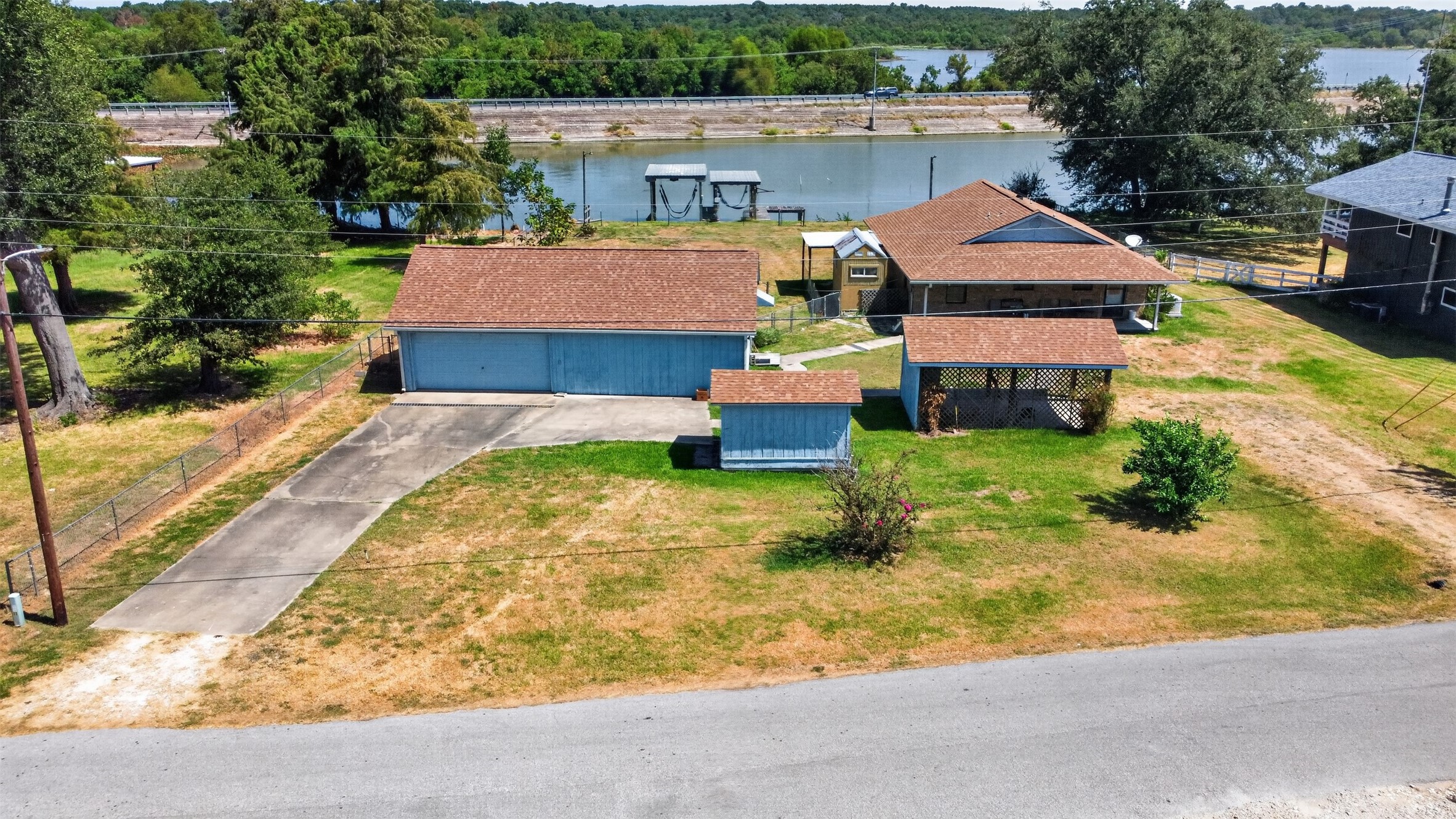 281 Lakeshore N Property Photo 41