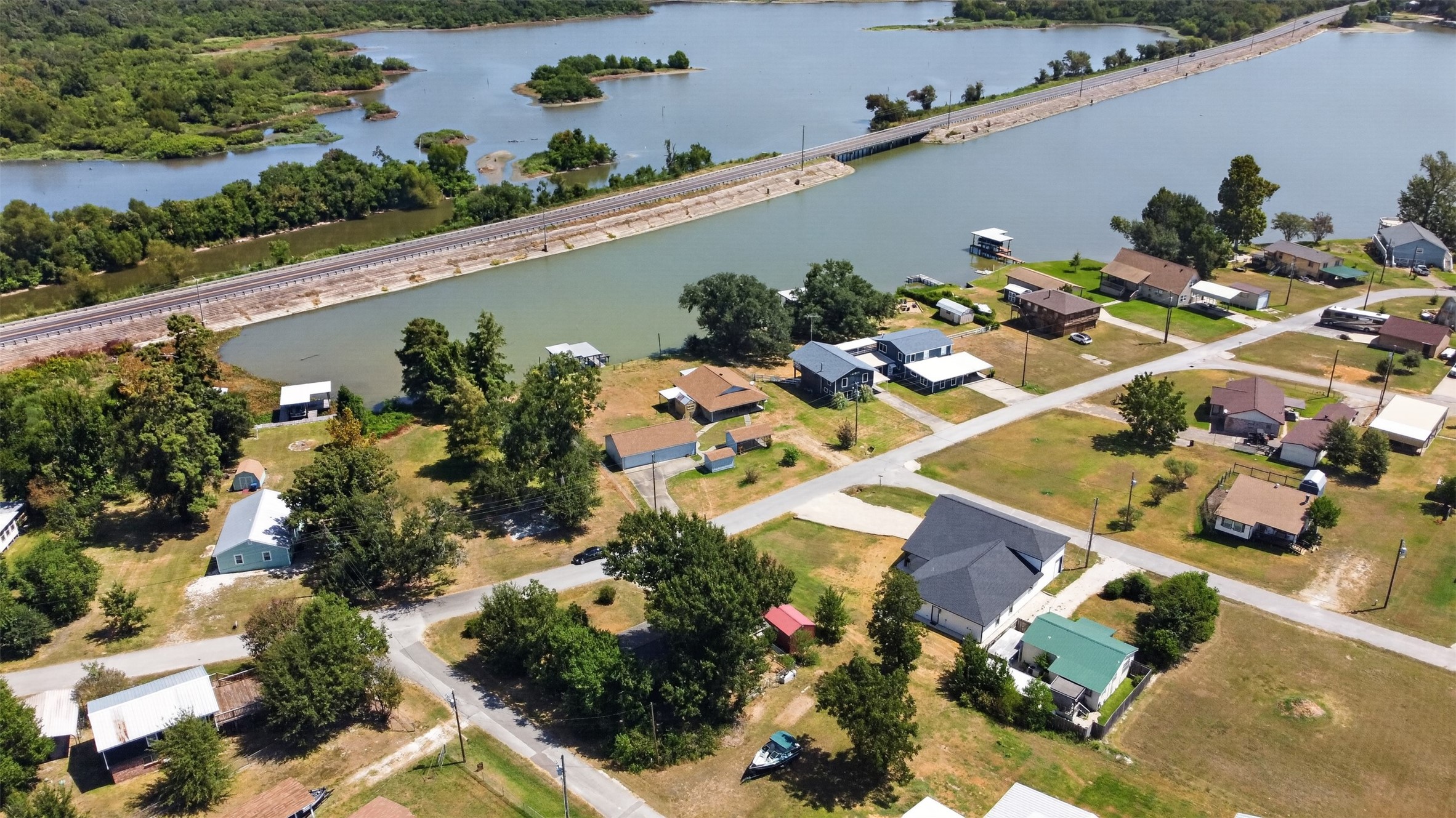 281 Lakeshore N Property Photo 42
