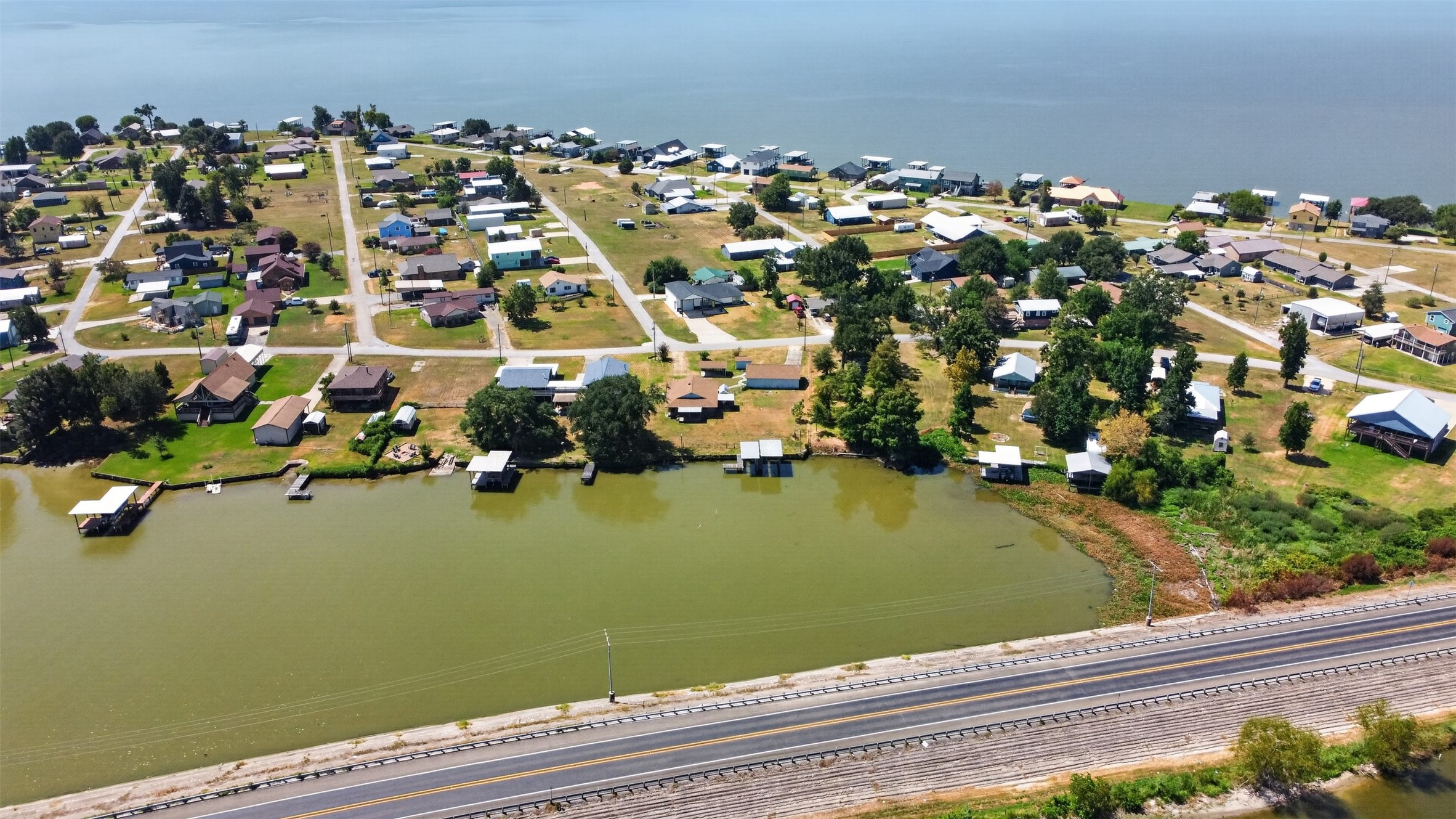 281 Lakeshore N Property Photo 45