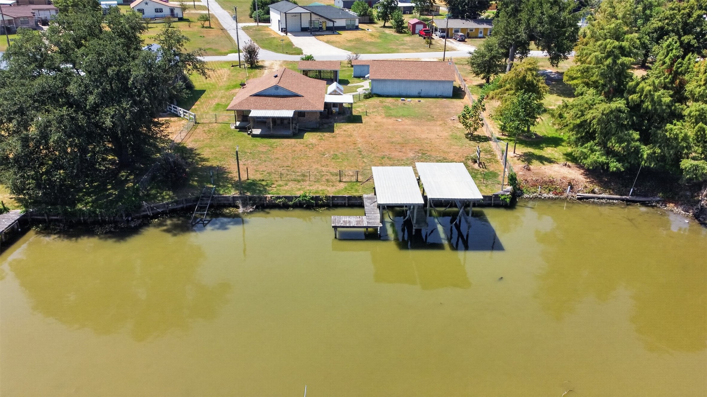 281 Lakeshore N Property Photo 46