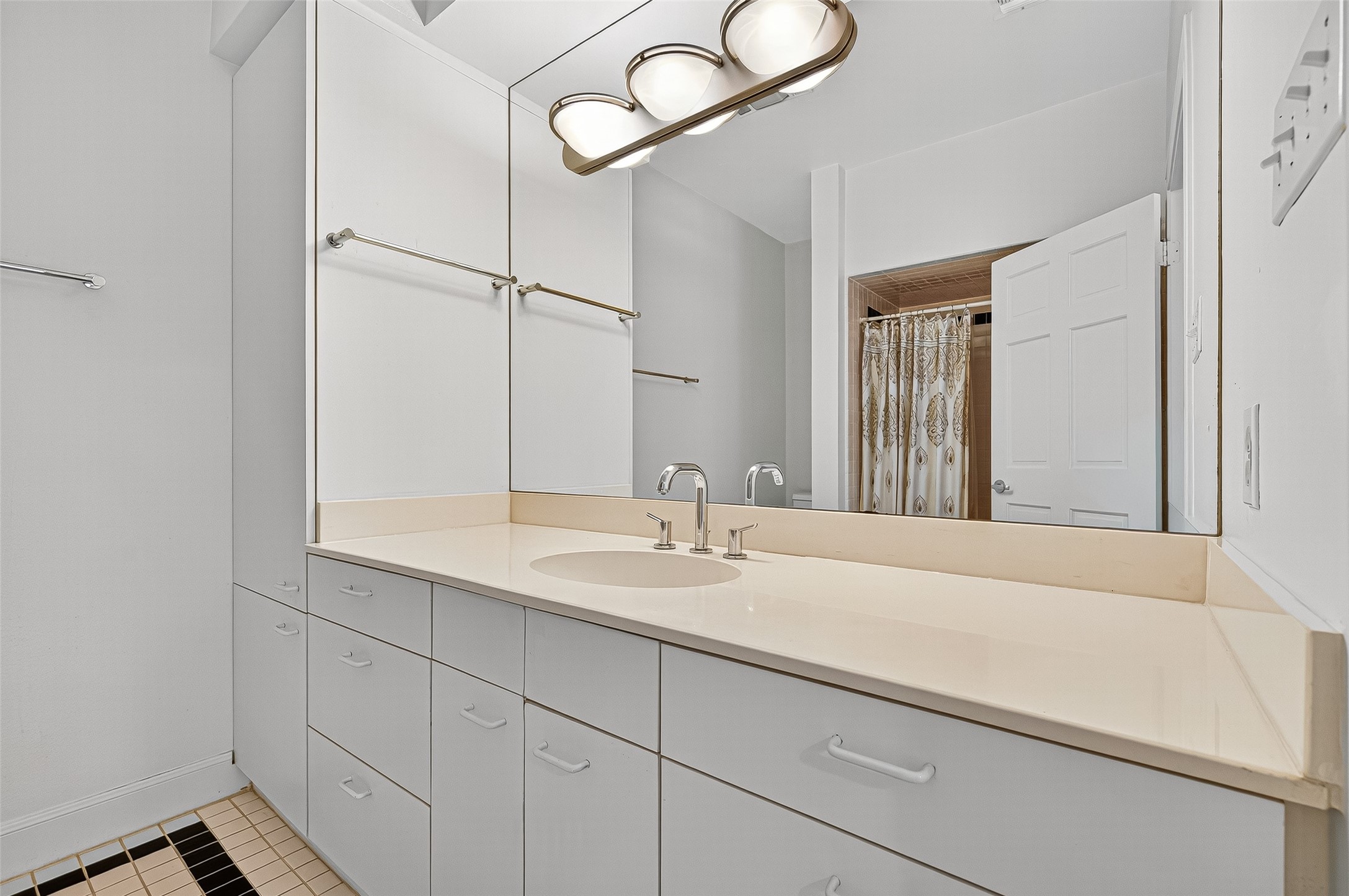 3027 Bissonnet Street Property Photo 25