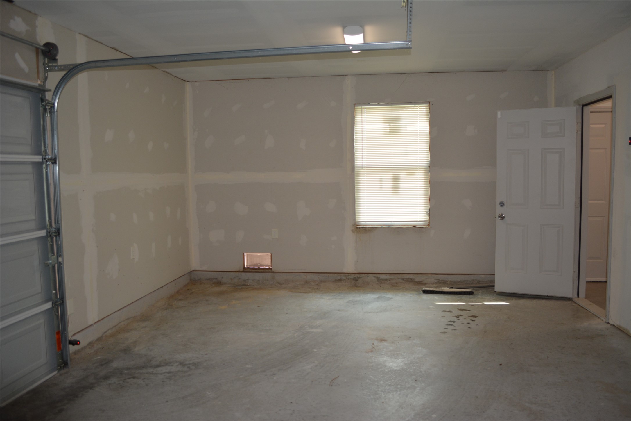 4711 Sayers Street A Property Photo 7