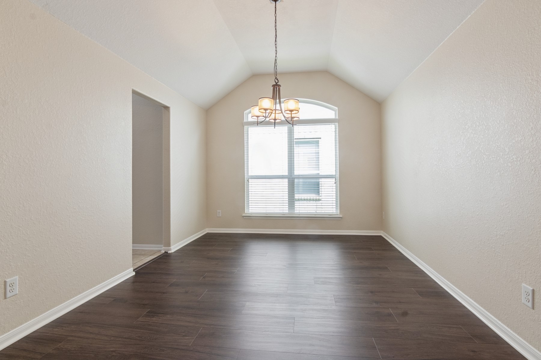 14522 Round Mountain Drive Property Photo 10