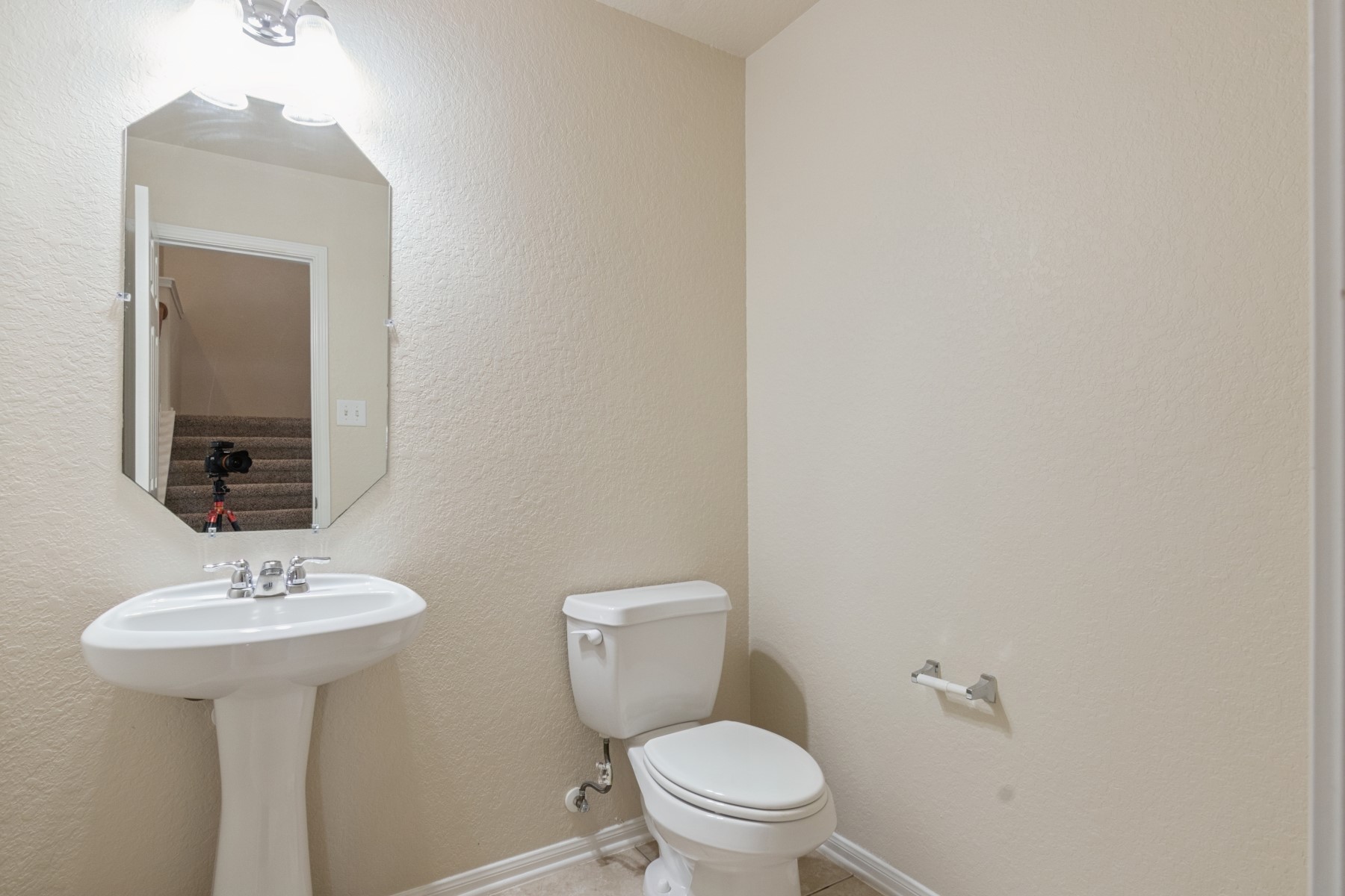 14522 Round Mountain Drive Property Photo 29
