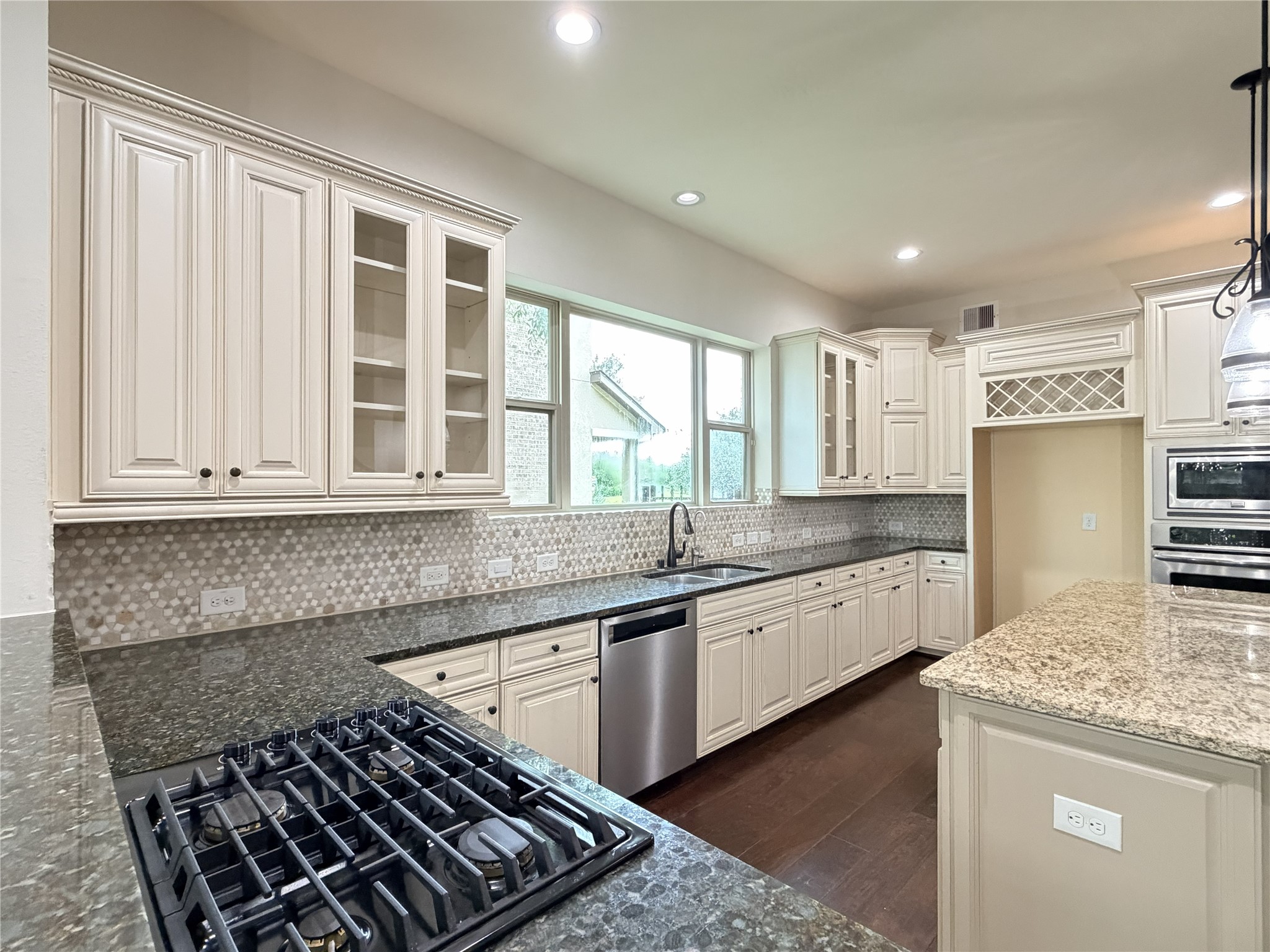 6806 Auburn Sands Drive Property Photo 8